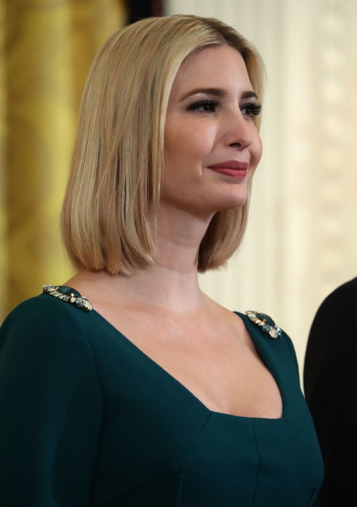 Ivanka Trump, assiste à une réception de Hanoukka dans la salle Est de la Maison Blanche. | Photo : Getty Images Ivanka Trump, assiste à une réception de Hanoukka dans la salle Est de la Maison Blanche. | Photo : Getty Images