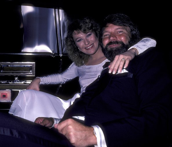 Glen Campbell and Tanya Tucker on February 17, 1981 at the Century Plaza Hotel in Century City, California. | Photo : Getty Images Glen Campbell and Tanya Tucker on February 17, 1981 at the Century Plaza Hotel in Century City, California. | Photo : Getty Images