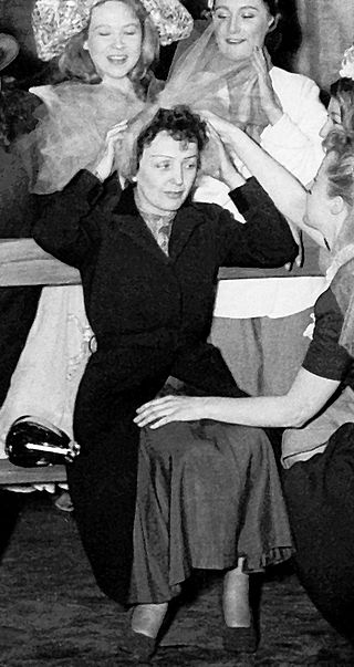 Edit Piaf at the ABC music hall in Paris in 1951 | Source: Wikimedia