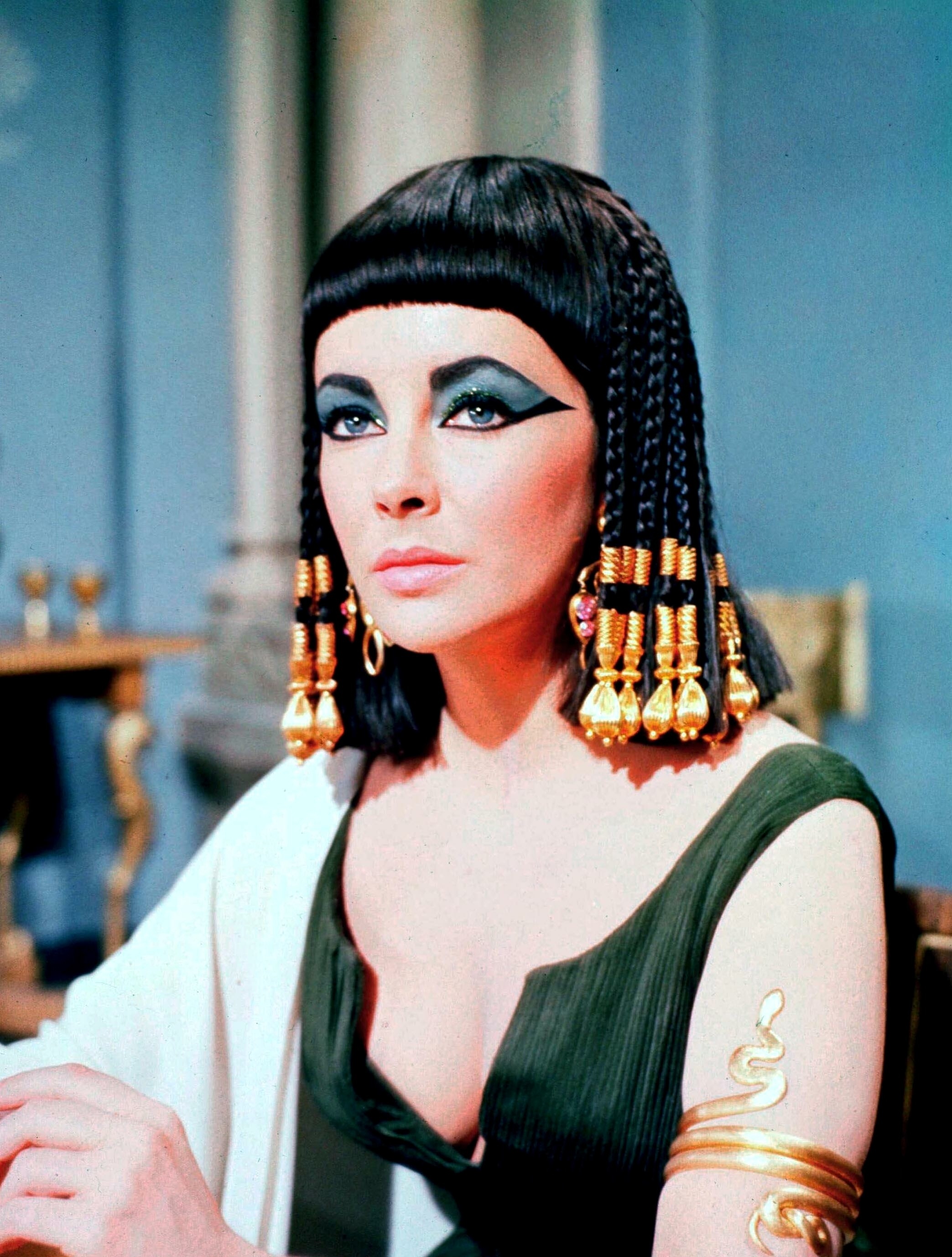Elizabeth Taylor como Cleopatra en la película "Cleopatra" el 1 de enero de 1963 | Foto: Getty Images