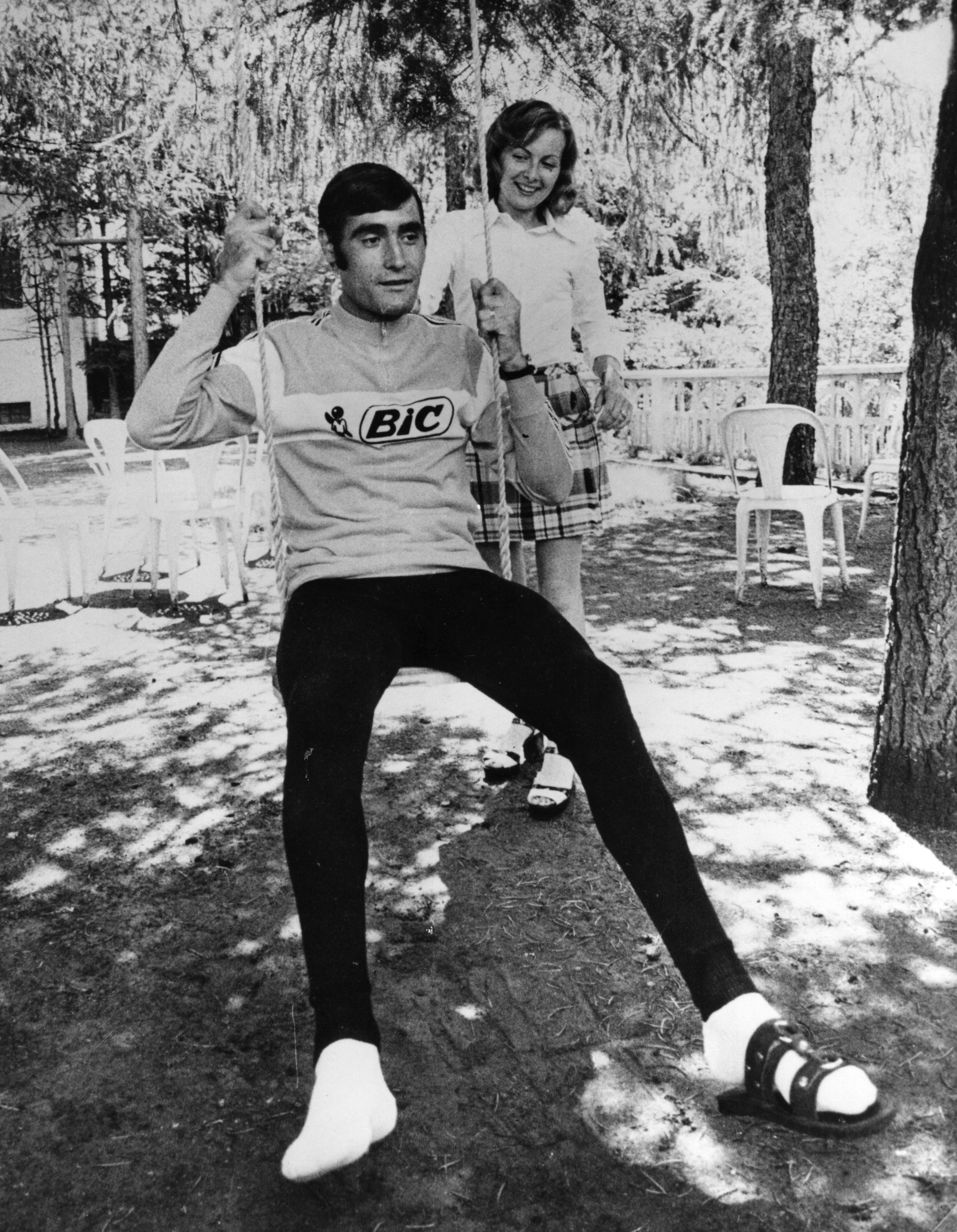 Luis Ocaña y su esposa en Francia en 1973. | Foto: Getty Images