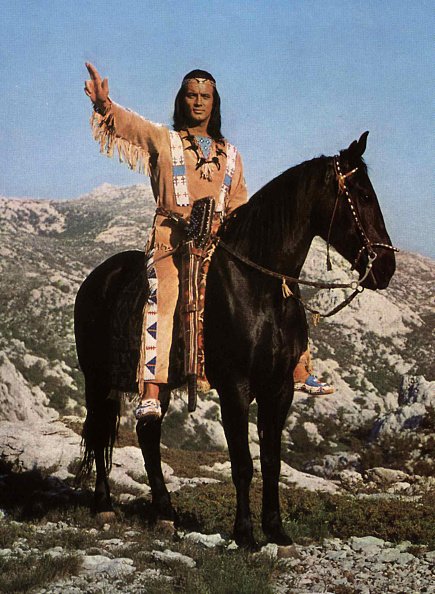 Winnetou (Pierre Brice) in einer Szene , 1966 | Quelle: Getty Images
