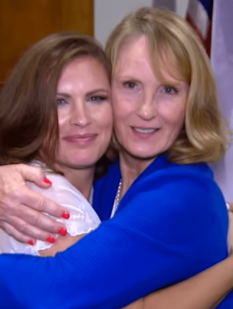 Susan Berger and Amanda Scarpinati hugging.│Source: youtube.com/Inside Edition