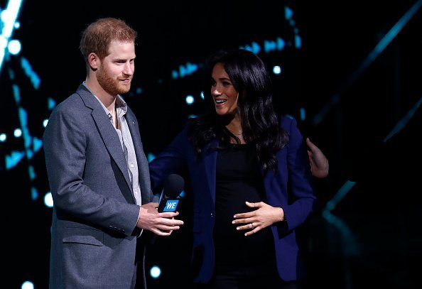 Meghan Markle et le Prince Harry prennent la parole sur scène lors de WE Day UK 2019 au SSE Arena le 06 mars 2019 à Londres, Angleterre. | Photo: Getty Images