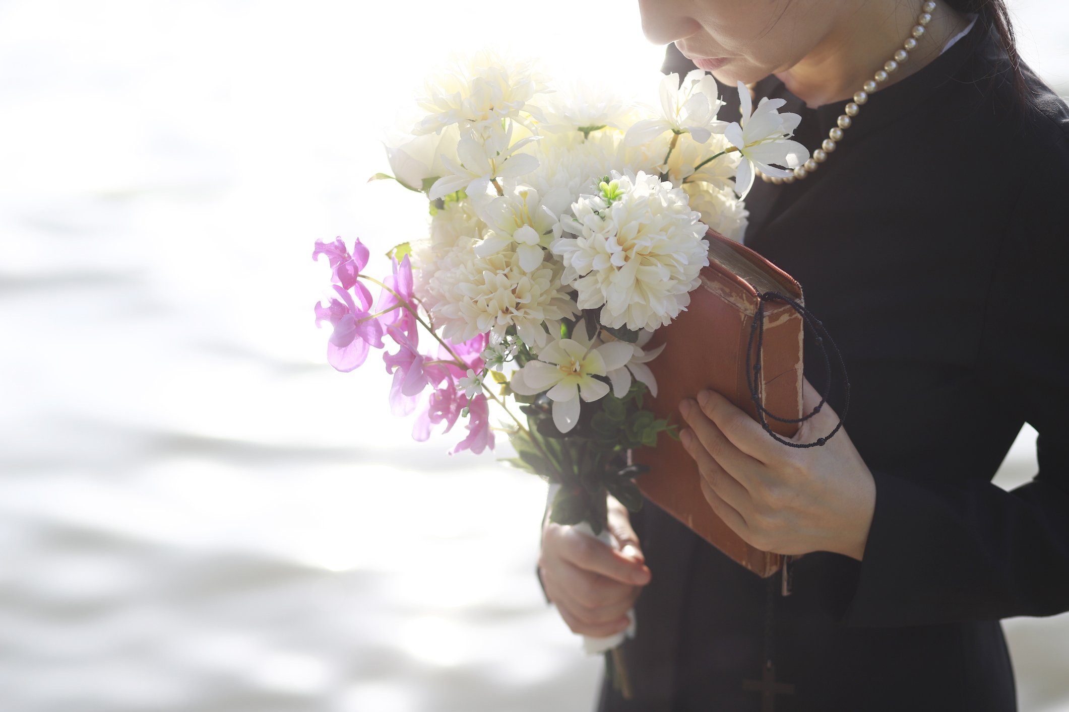 Frau mit Blumen. I Quelle: Getty Images