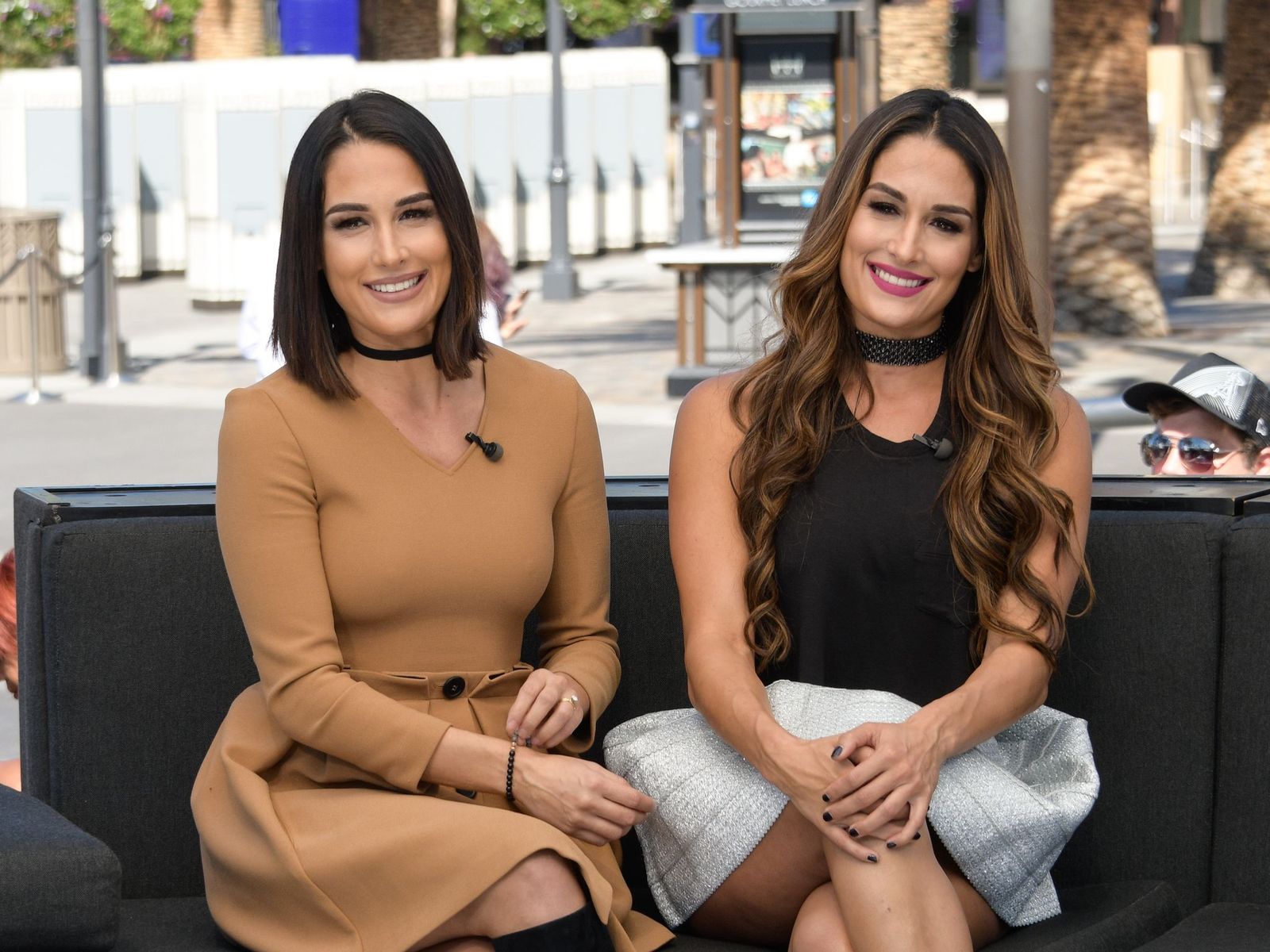 Brie and Nikki Bella visit "Extra" at Universal Studios Hollywood on October 3, 2016, in Universal City, California | Photo: Noel Vasquez/Getty Images