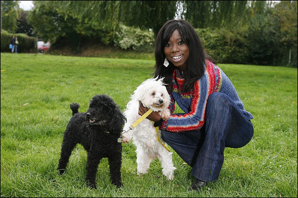  Surya Bonaly visits SPA refuge in Orgeval, France on September 24, 2007 | Photo: Getty Images