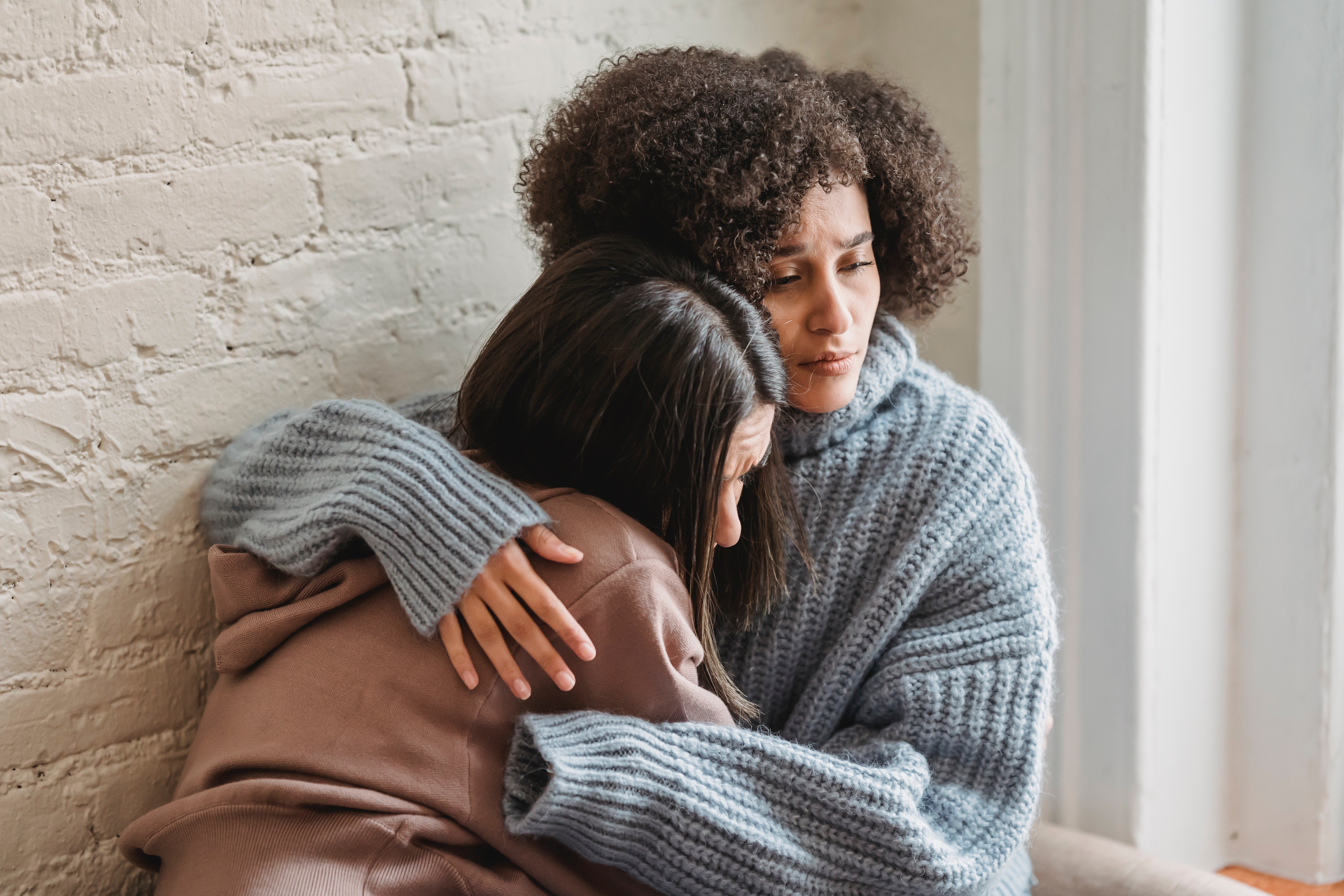 Jane felt broken by Leslie's misfortune, so she promised not to let the woman go through it alone | Source: Pexels