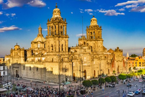 Catedral Metropolitana y Palacio del Presidente en Zócalo, Centro de la Ciudad de México. | Fuente: Shutterstock. Catedral Metropolitana y Palacio del Presidente en Zócalo, Centro de la Ciudad de México. | Fuente: Shutterstock.