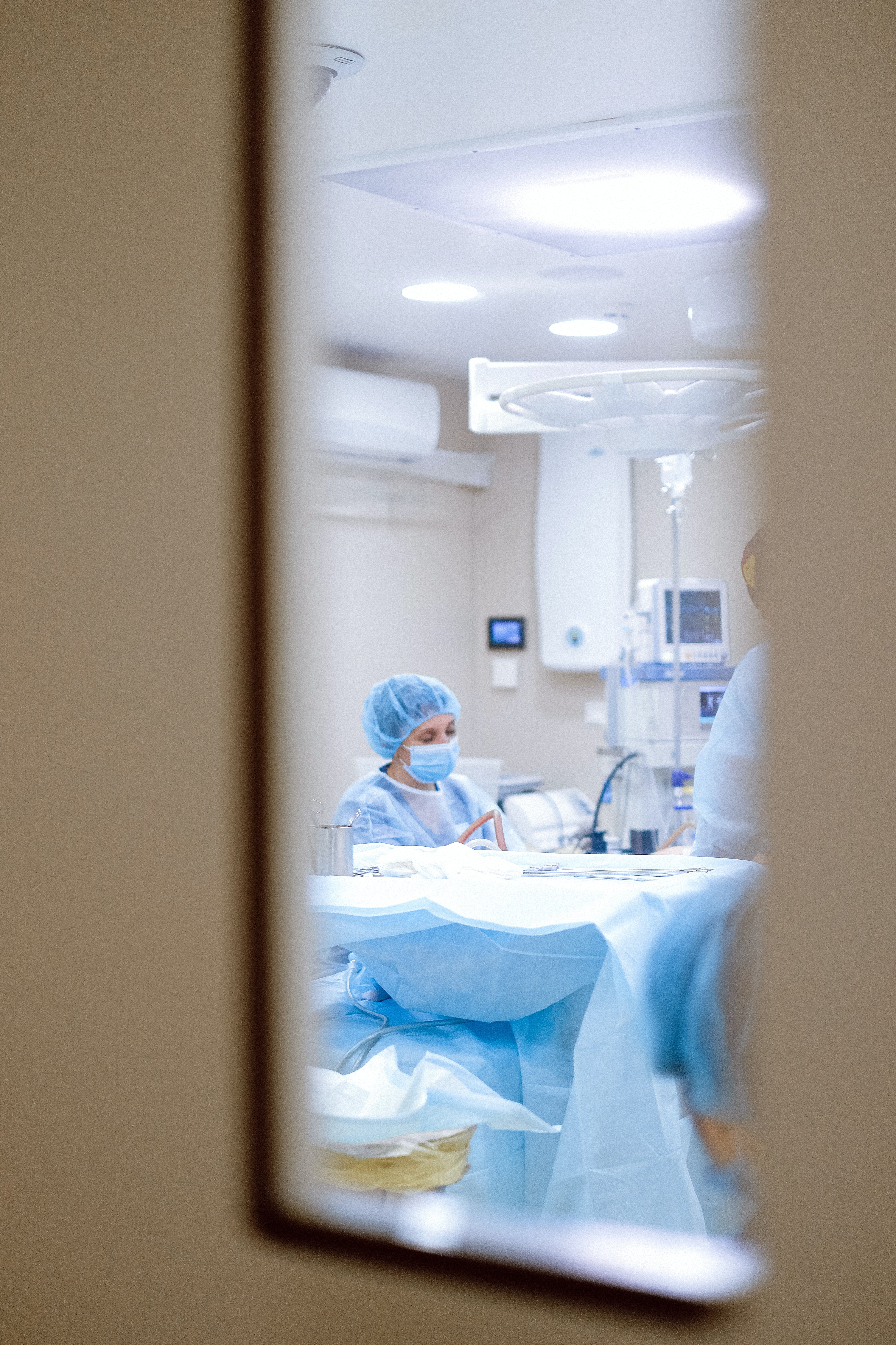Pictured - An image of a healthcare professional inside the operating room | Source: Pexels 