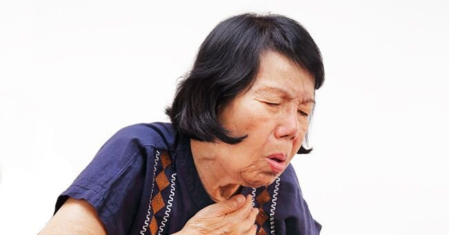 A picture of an older woman choking | Photo: Shutterstock.com