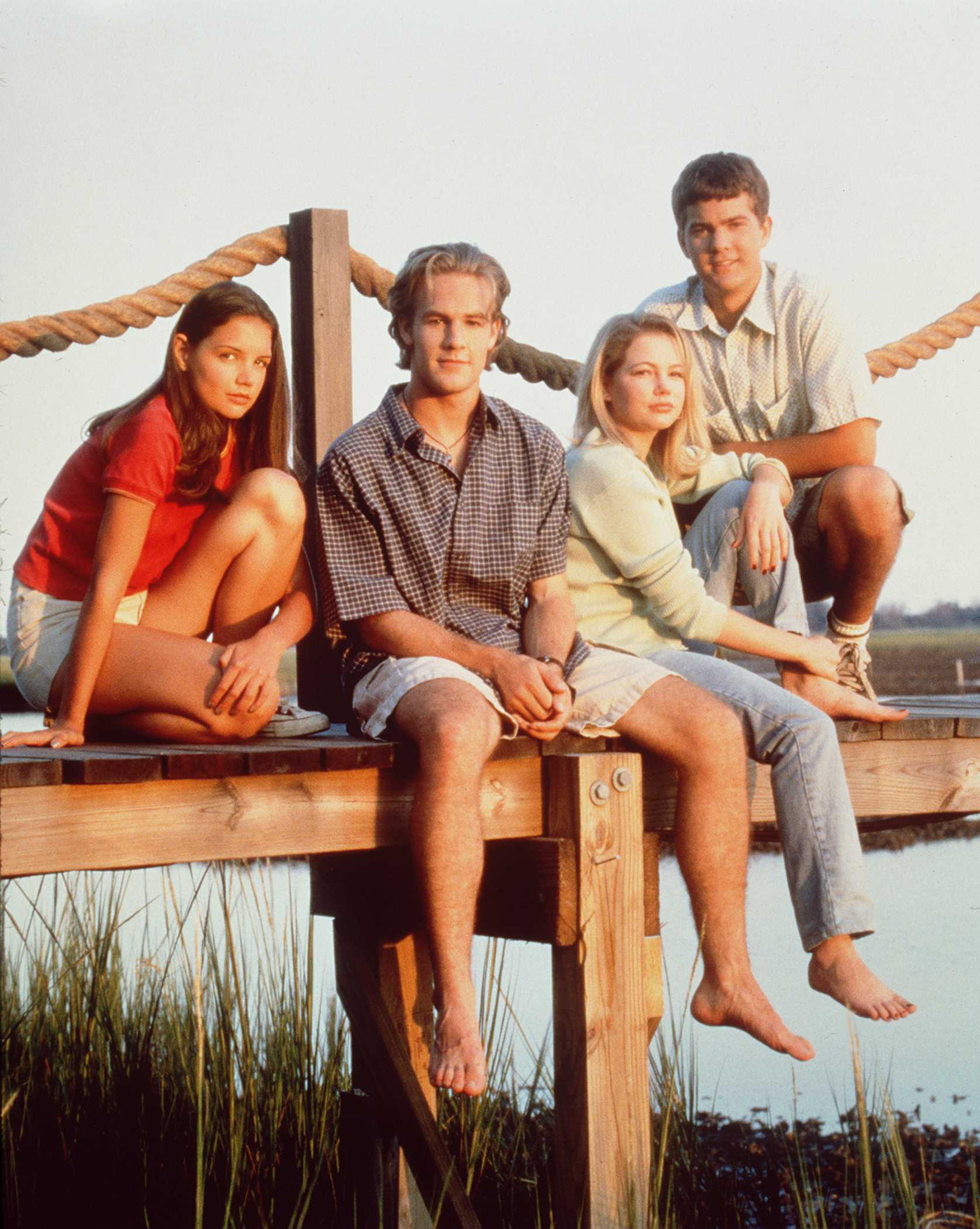 The cast of "Dawson's Creek" poses for a photo on December 31, 1997: Katie Holmes, James Van Der Beek, Michelle Williams, and Joshua Jackson | Source: Getty Images