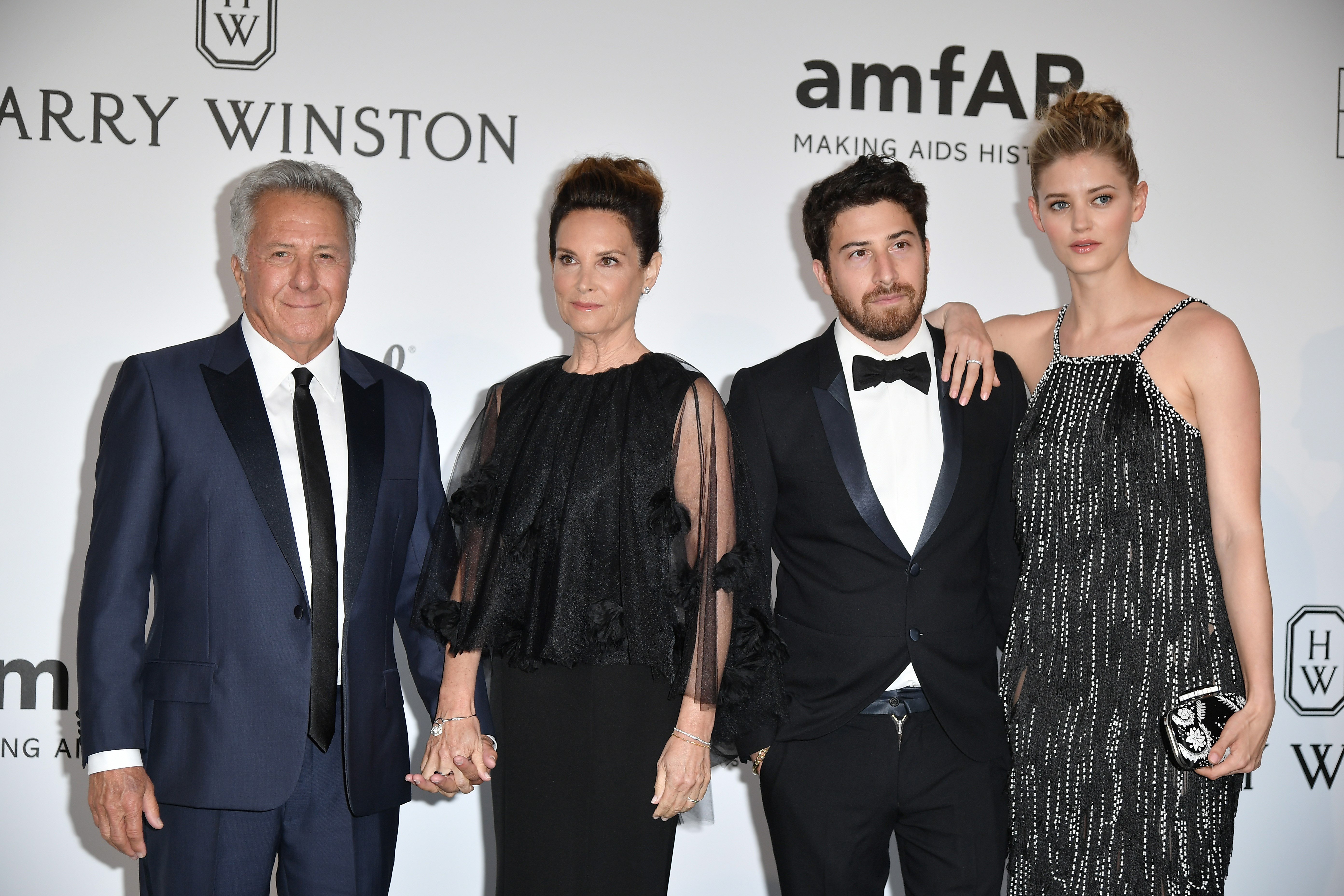 Jake Hoffman, Jenna Kelly, Lisa Hoffman and Dustin Hoffman attend the Amfar Gala at Hotel du Cap-Eden-Roc in Cap d'Antibes, France on May 26, 2017. | Source: Getty Images 