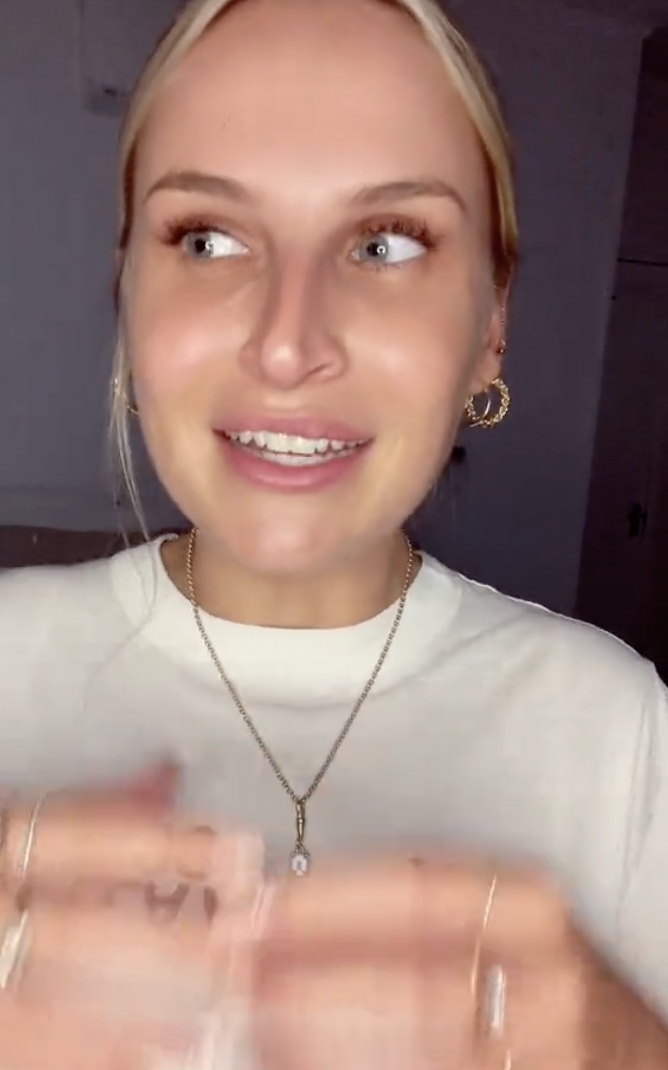 Amy Dickinson recalling her uncertainty on how she was going to get home | Source: tiktok/amzdick