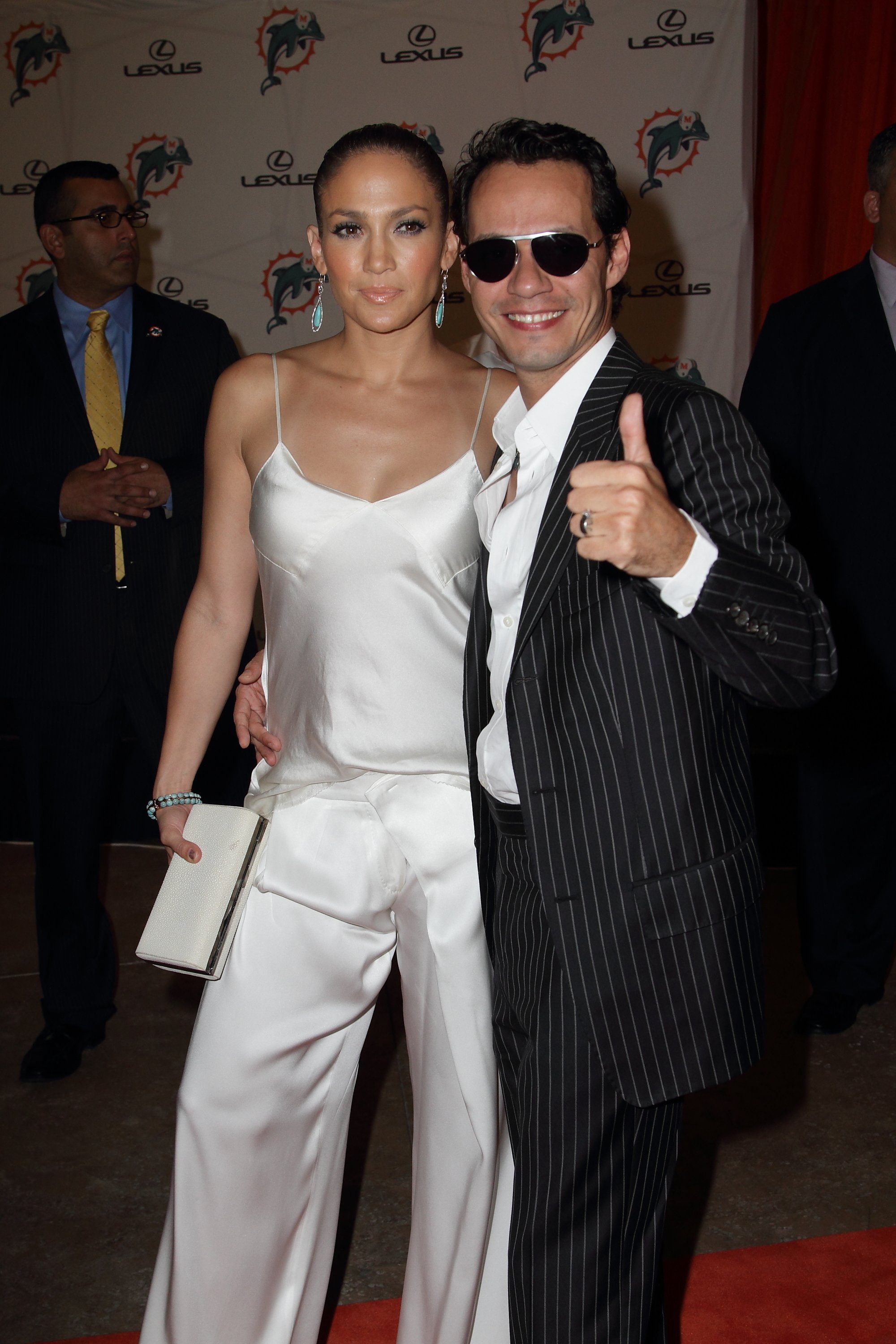 Jennifer Lopez and Marc Anthony attend the Dolphins game at Landshark Stadium on October 12, 2009 in Miami, Florida | Source: Getty Images
