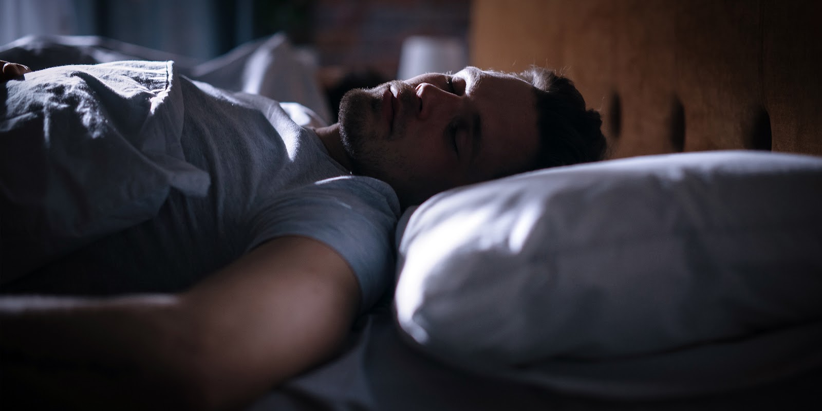 A man sleeping | Source: Shutterstock