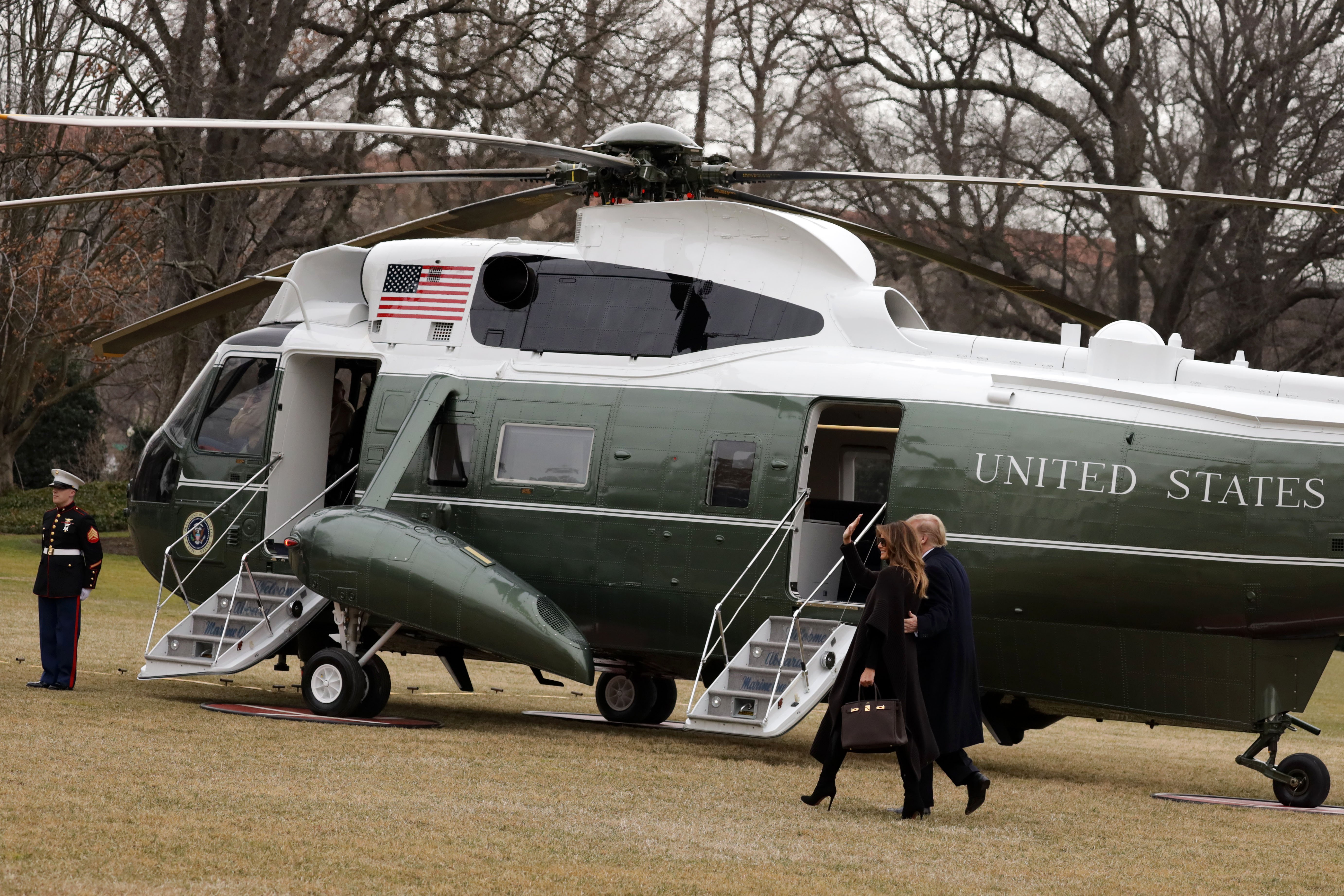 Donald and Melania Trump preparing to board the Marine One in Washington | Photo: Getty Images
