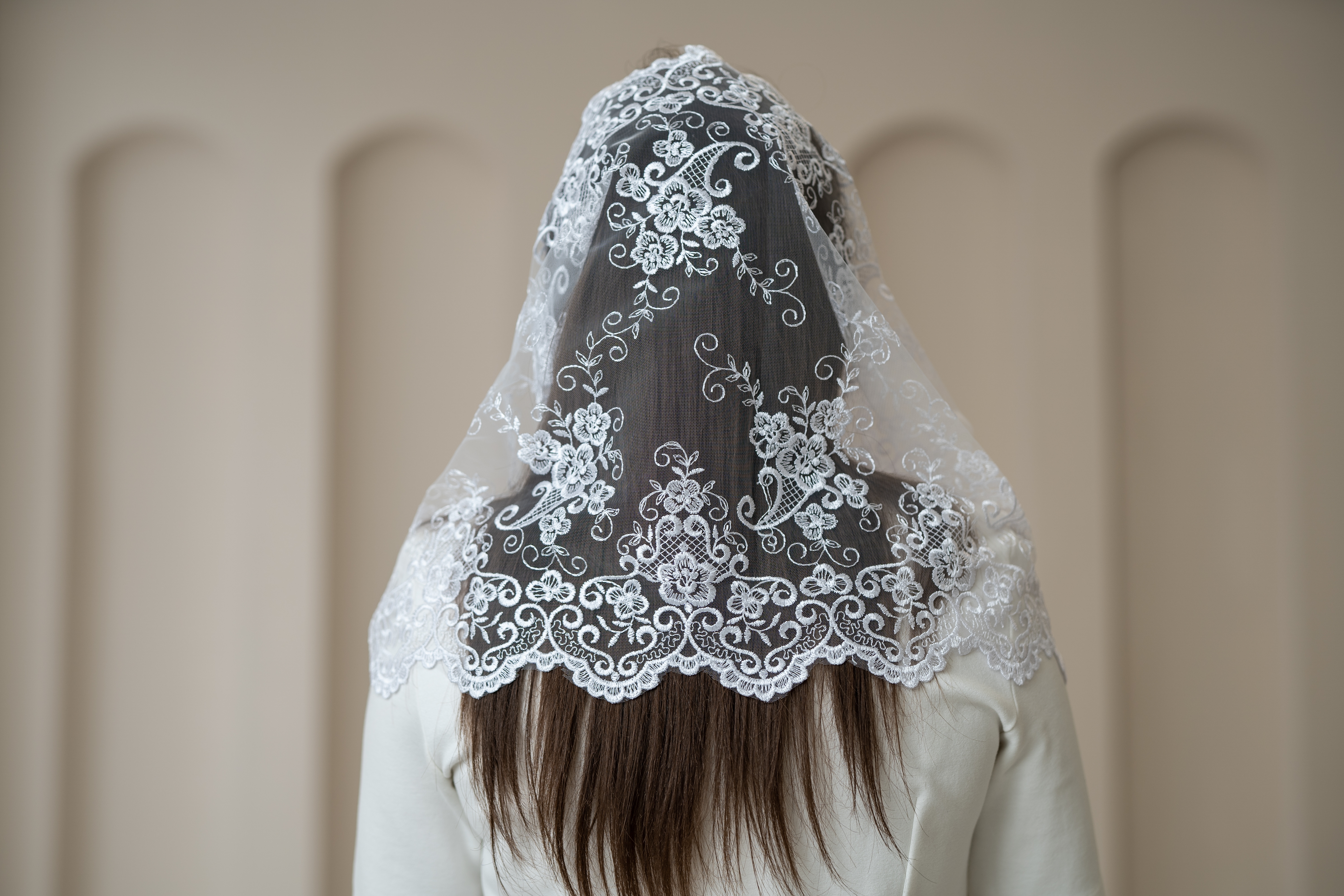 Bride with a veil. | Source: Shutterstock