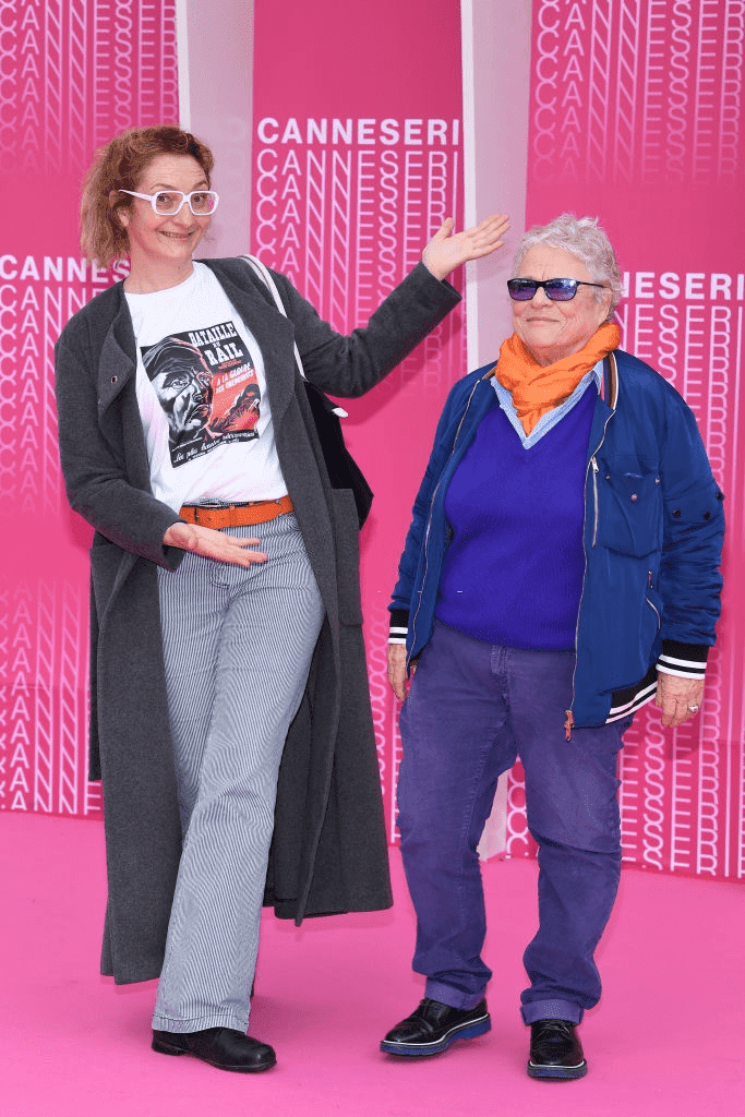 CANNES, FRANCE - 09 AVRIL : Corinne Masiero et Josée Dayan de la série "Capitaine Marleau" assistent à la projection de "Aqui En La Tierra" et "Il Cacciatore" lors du 1er Festival international des séries de Cannes au Palais des Festivals le 9 avril 2018 à Cannes, France. | Photo : Getty Images