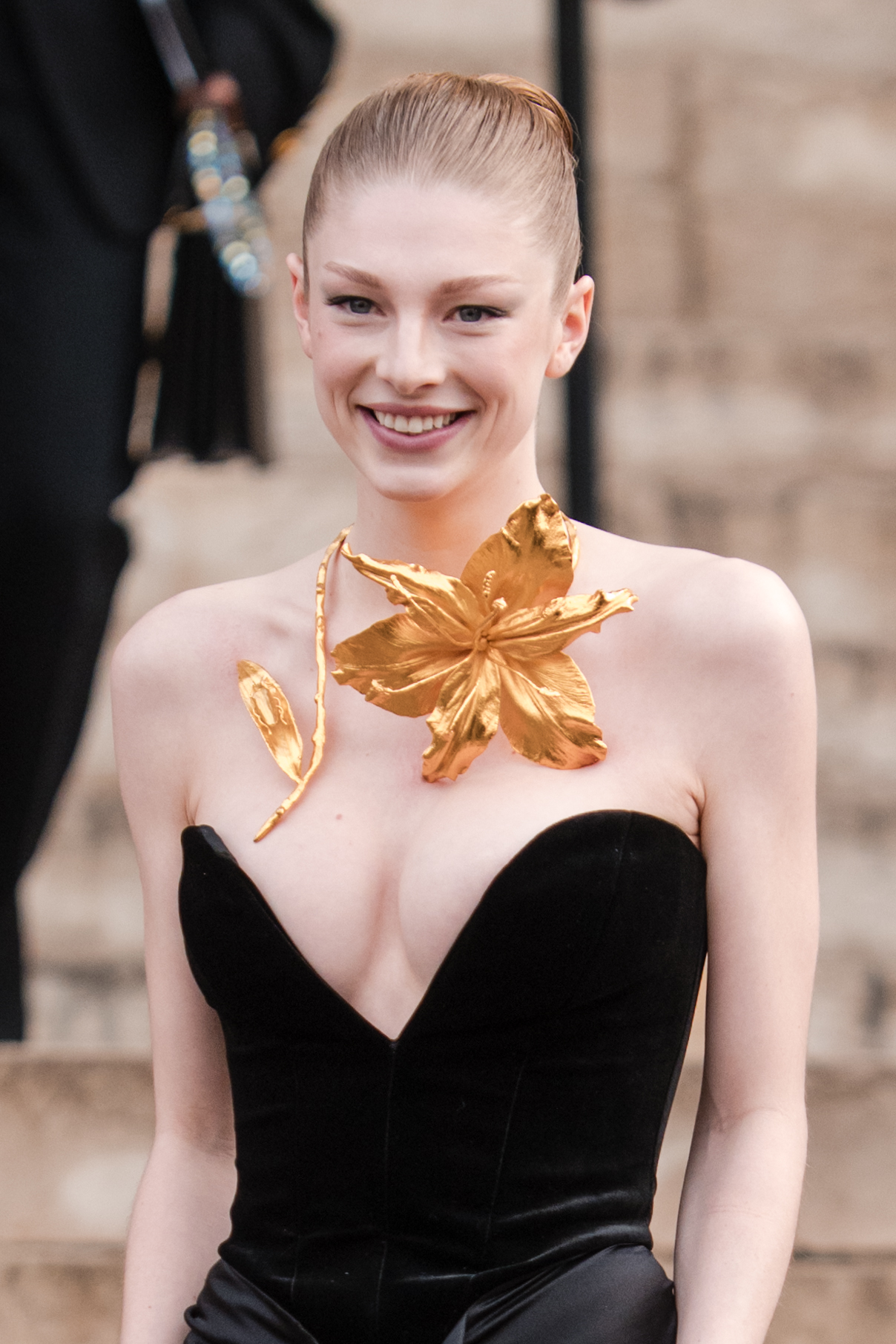 Hunter Schafer during the Haute Couture Spring/ Summer 2024 on January 22, 2024 in Paris, France | Source: Getty Images