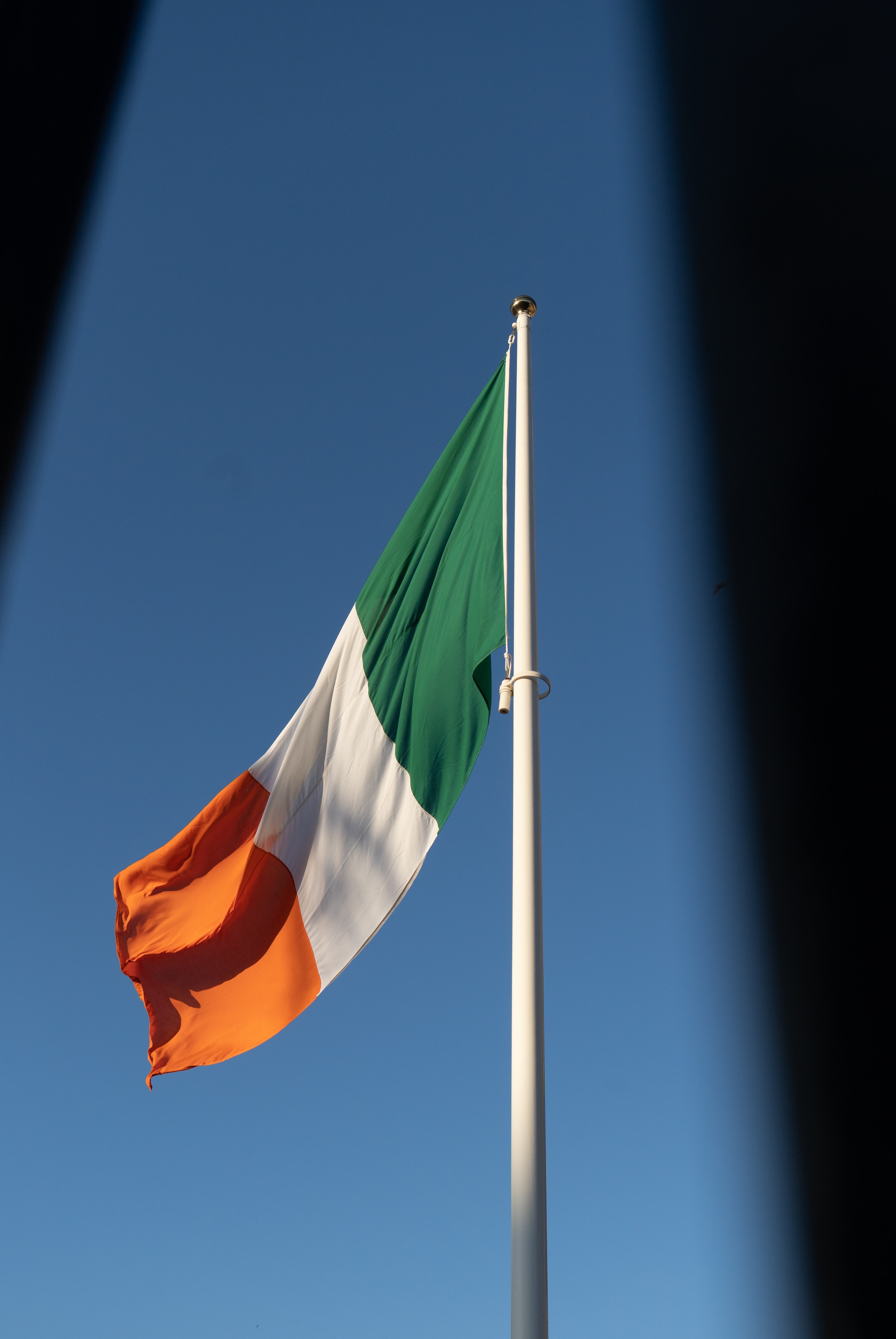 Die irische Flagge. | Quelle: Unsplash