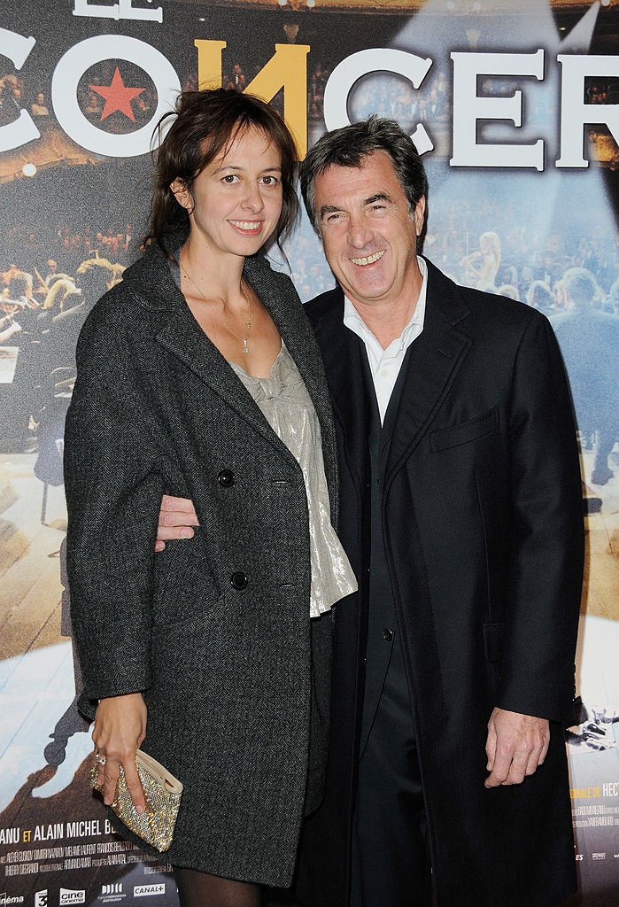 Valérie Bonneton et François Cluzet assistent à la première du film "Le Concert" de Radu Mihaileanu au Théâtre du Chatelet le 23 octobre 2009 à Paris, France. | Photo : Getty Images