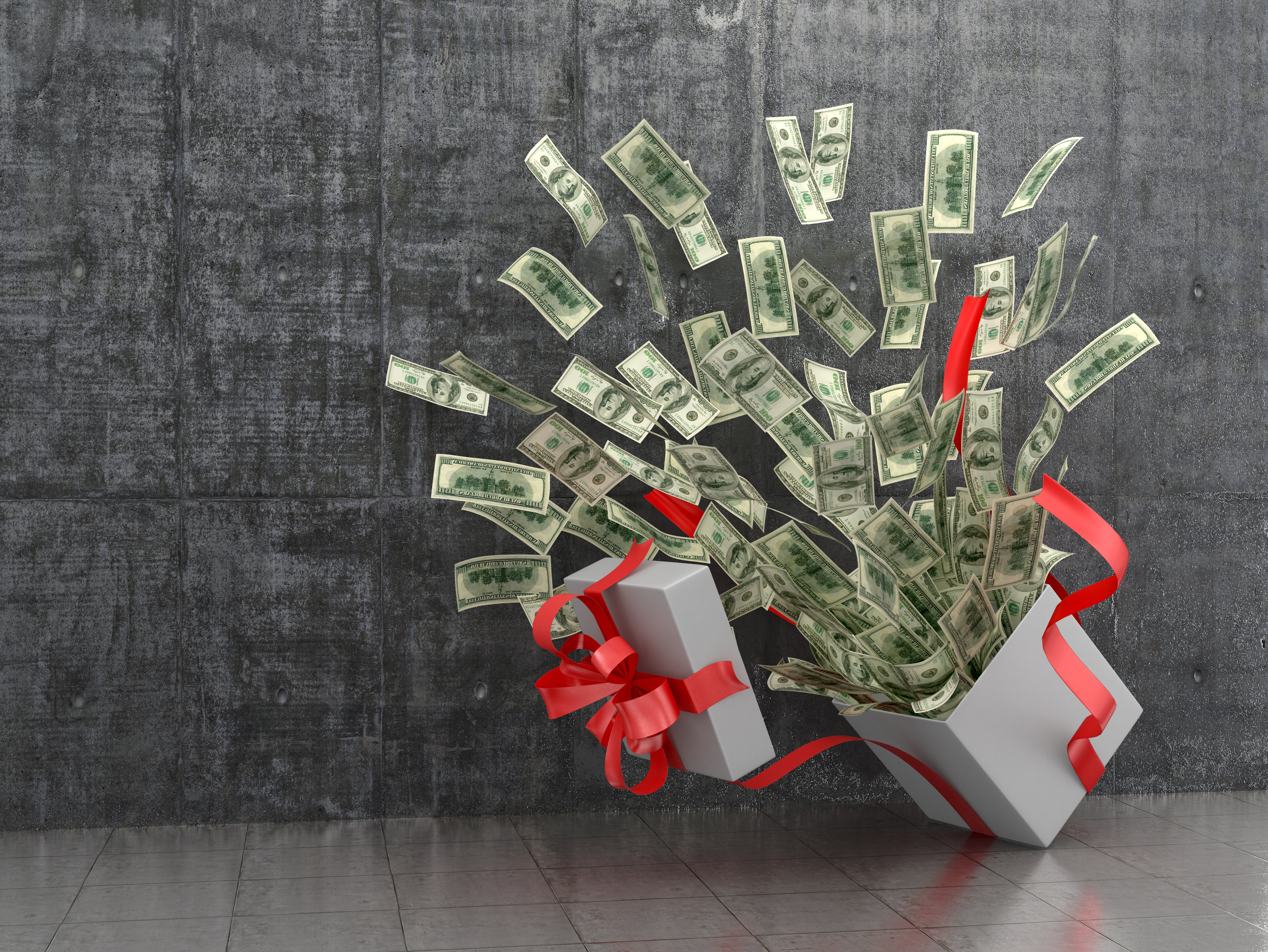 Caja de regalo llena de dinero. | Foto: Shutterstock