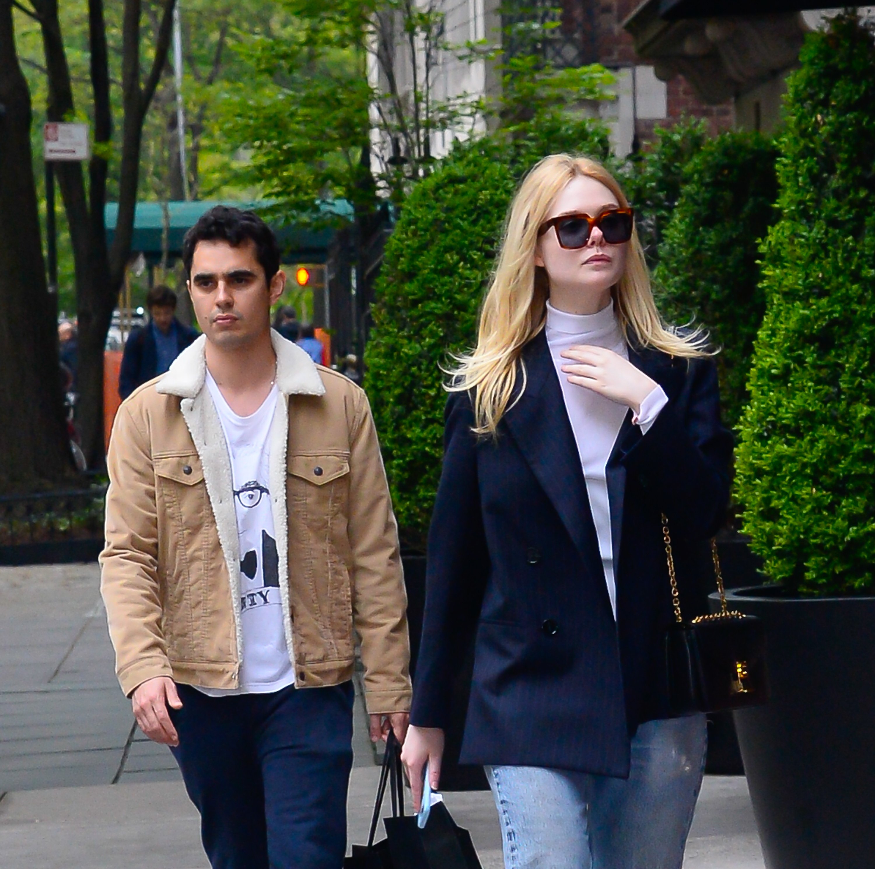 Max Minghella and Elle Fanning taking a stroll on May 3, 2019, in New York | Source: Getty Images