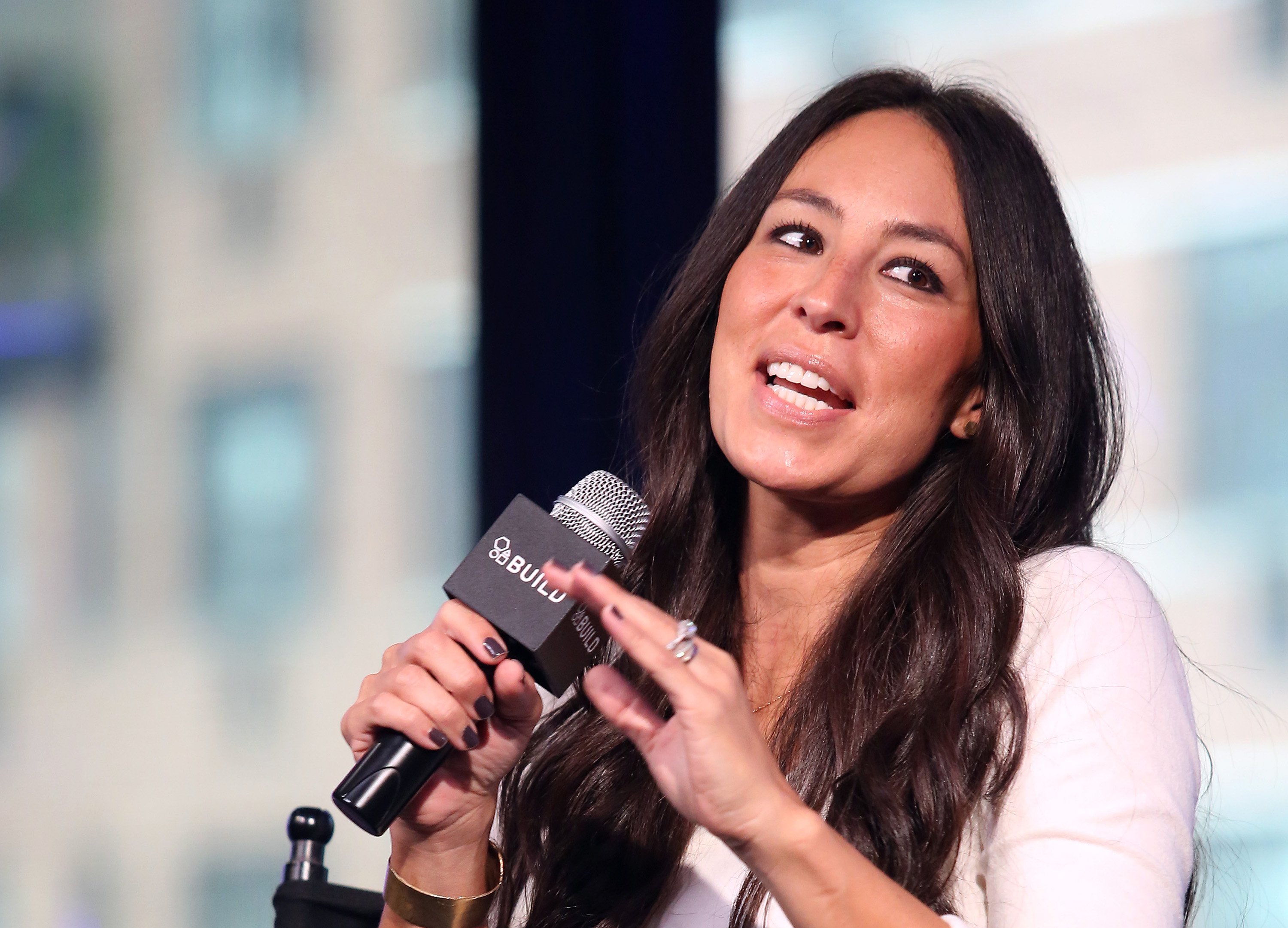 Joanna Gaines appear to promote "The Magnolia Story" during the AOL BUILD Series at AOL HQ on October 19, 2016 in New York City | Photo: GettyImages
