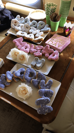 Sweet treats aboard the private jet. | Source: Instagram/khloekardashian 