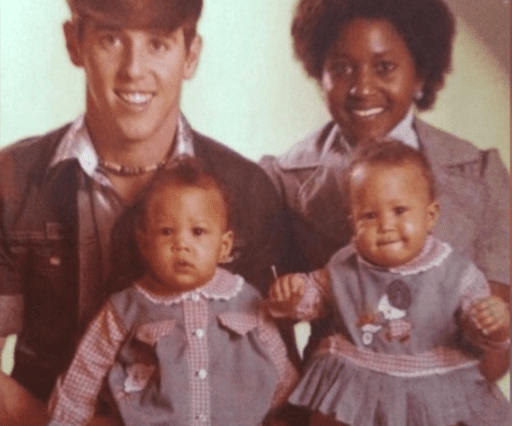  Darlene and Timothy Mowry with Tia and Tamera. | Source: YouTube/Tia Mowry's Quick Fix