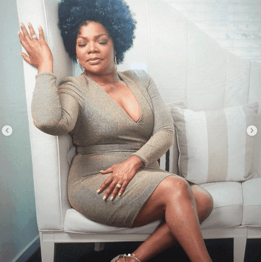 Mo'Nique stuns fans in a shimmery dress. | Photo: Instagram/therealmoworldwide/