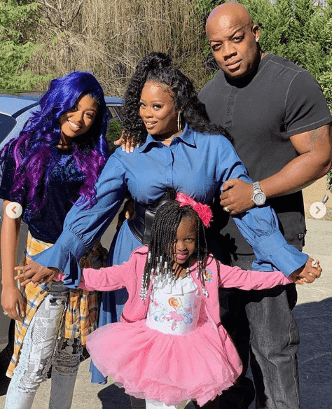 Tamika Scott spends some time with daughters Taniyah and Armani, and husband Dernell Wilson. | Photo: Instagram/therealtamikascott