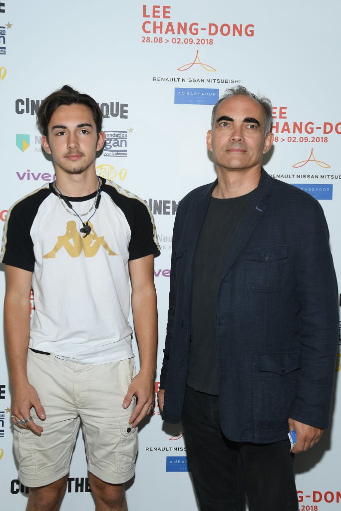 Thomas Chabrol et son fils Victor assistent à la première de "Burning" Paris à la Cinémathèque Française le 28 août 2018 à Paris, France | Source : GettyImages.