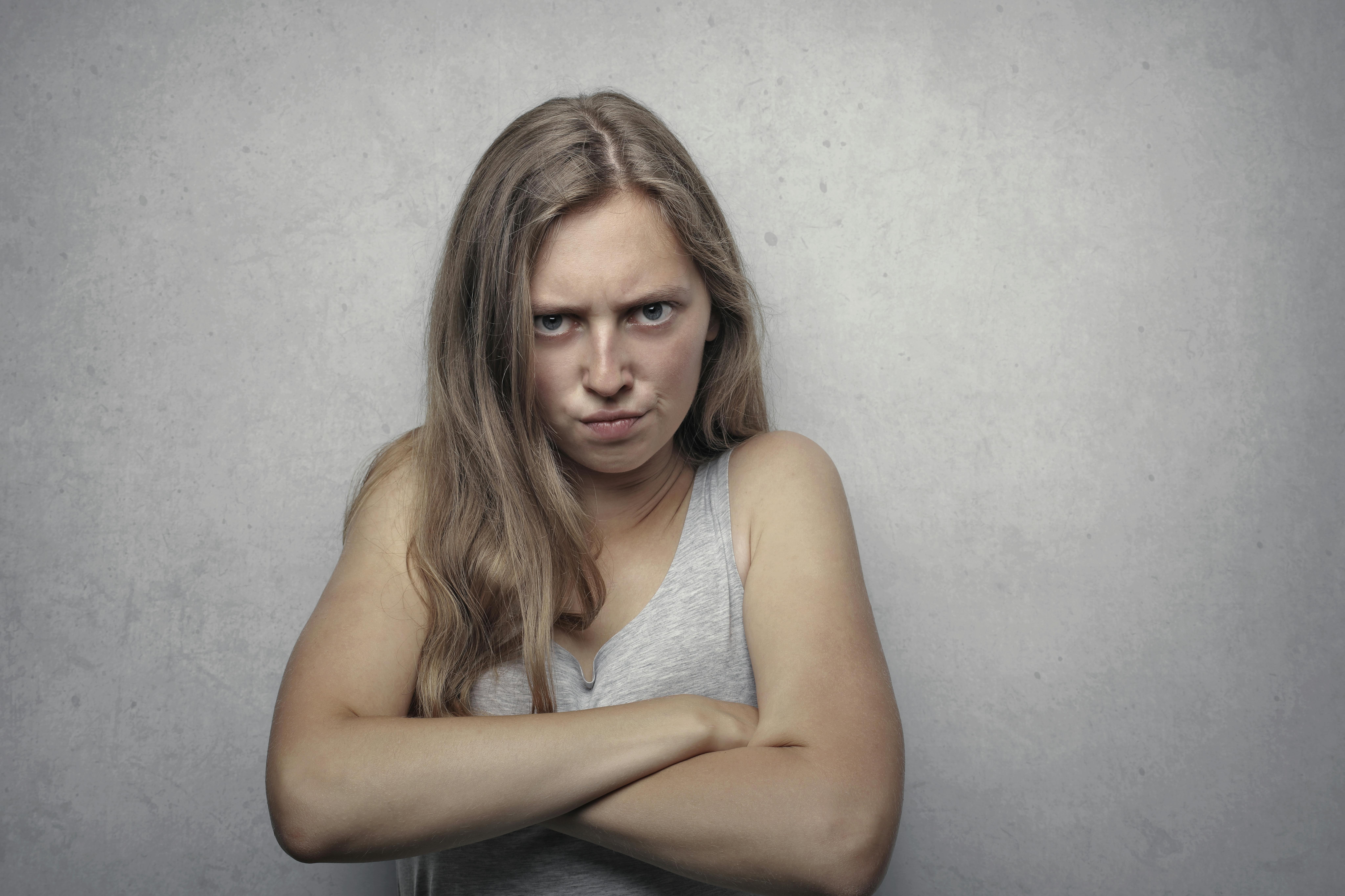 Angry woman with her arms folded | Source: Pexels