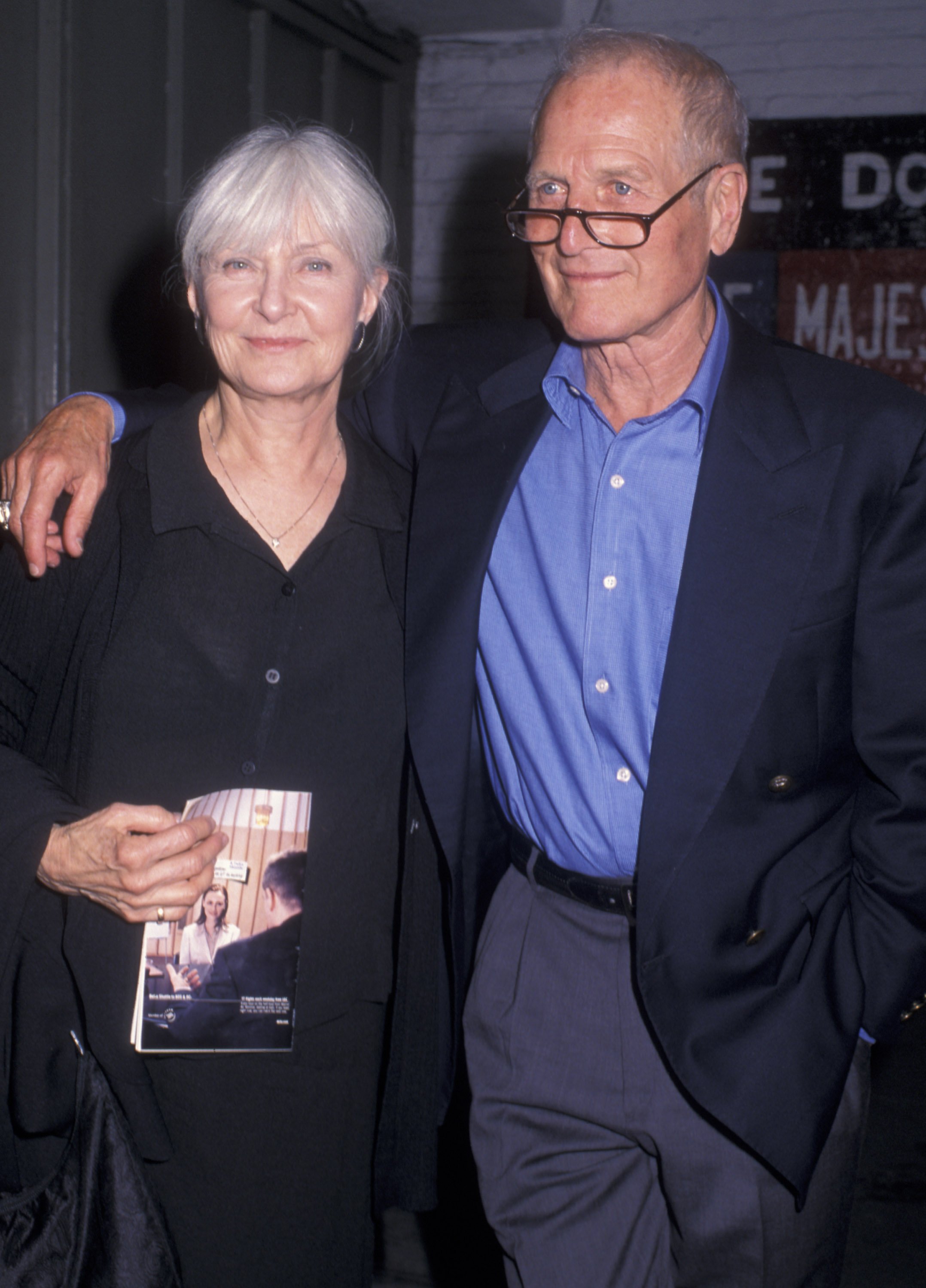 Joanne Woodward and Paul Newman at the performance of "Stones In His Pockets" on September 4, 2001, in New York City. | Source: Getty Images