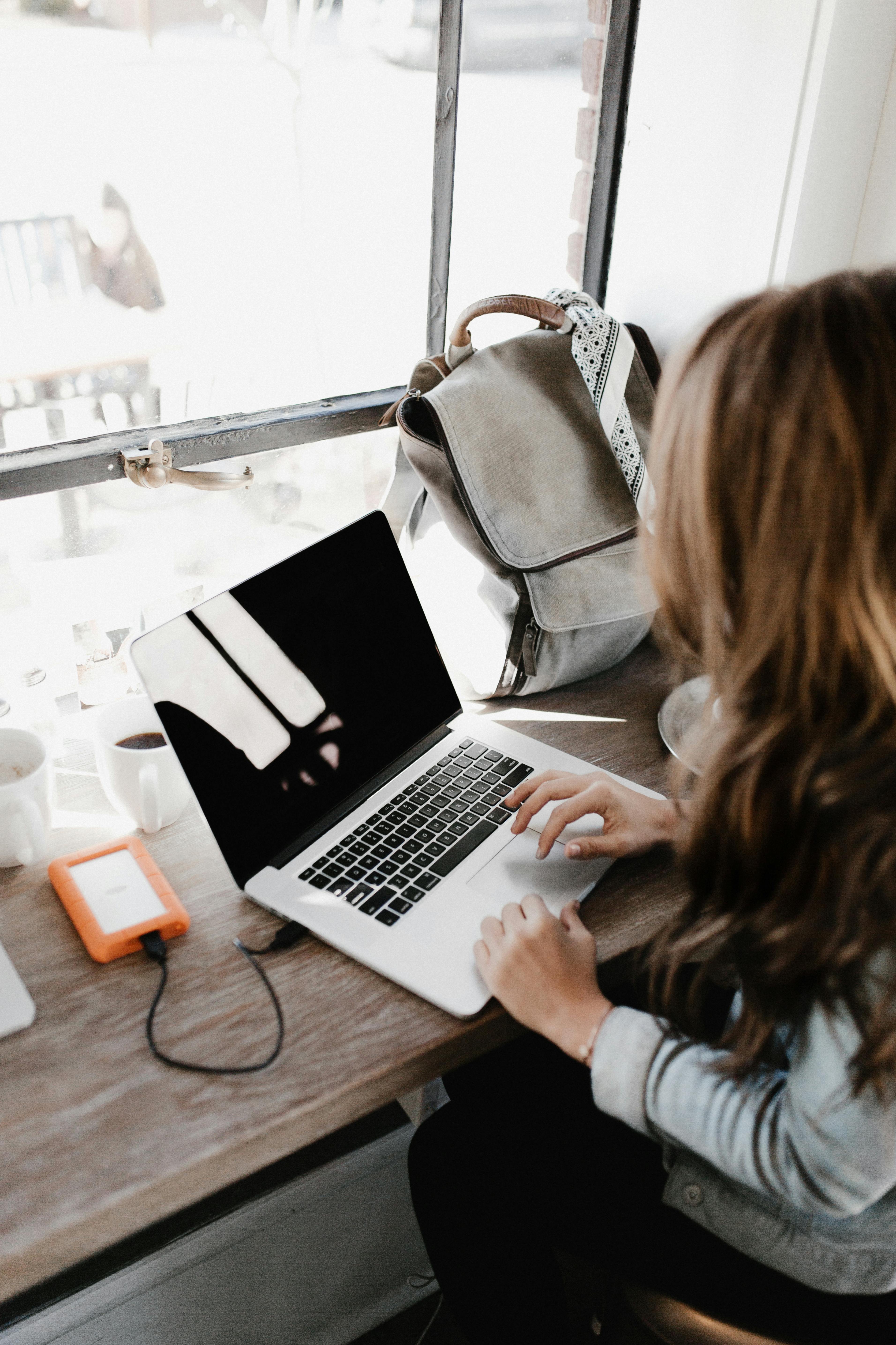 A woman on her laptop | Source: Pexels