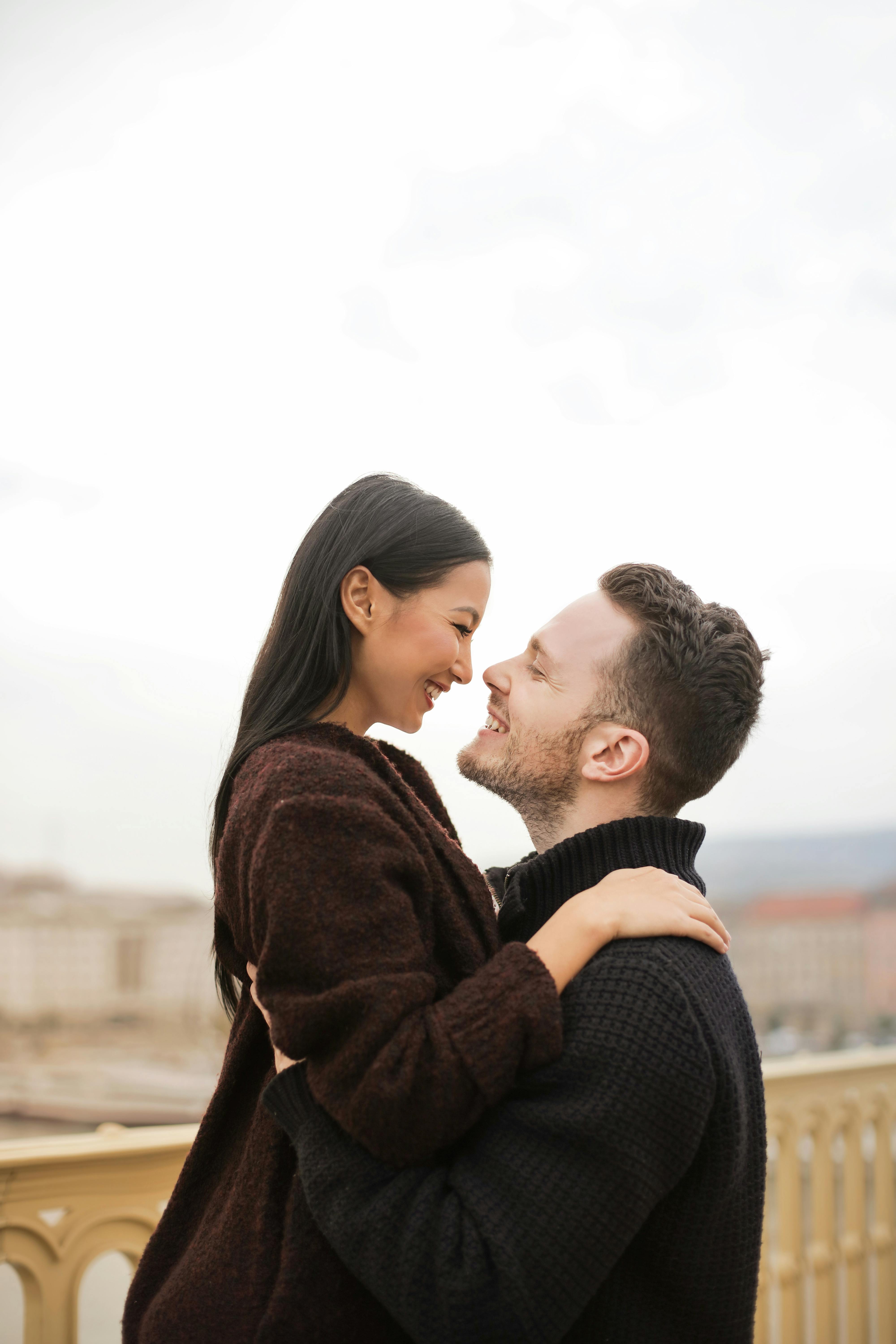 Happy couple on a rooftop | Source: Pexels