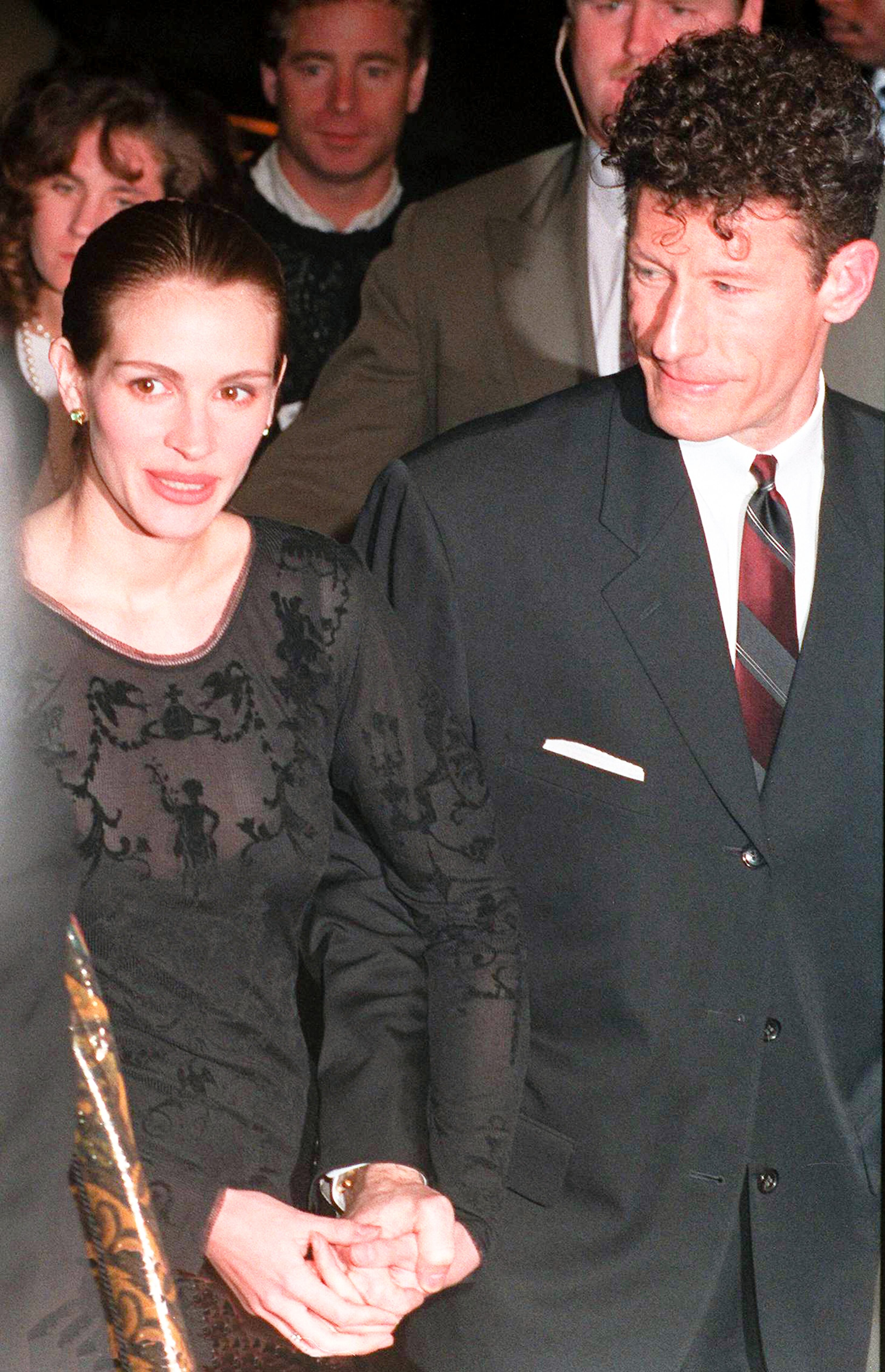 American actress Julia Roberts with her husband, country singer and songwriter Lyle Lovett, circa 1993. | Source: Getty Images