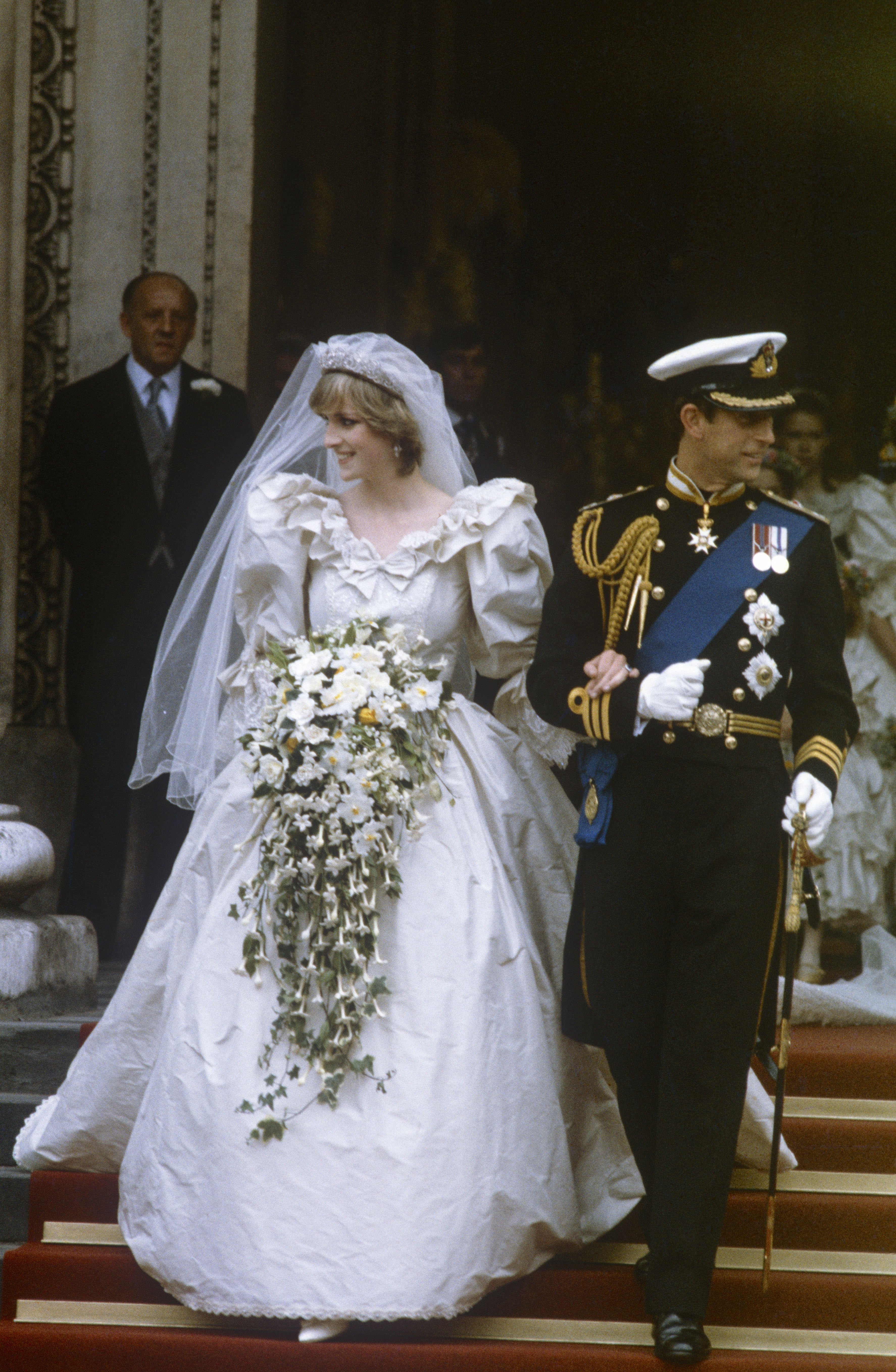 Diana, Princess of Wales and Prince Charles leave St. Paul's Cathedral after their wedding on July 29, 1981, in London. | Source: Getty Images.