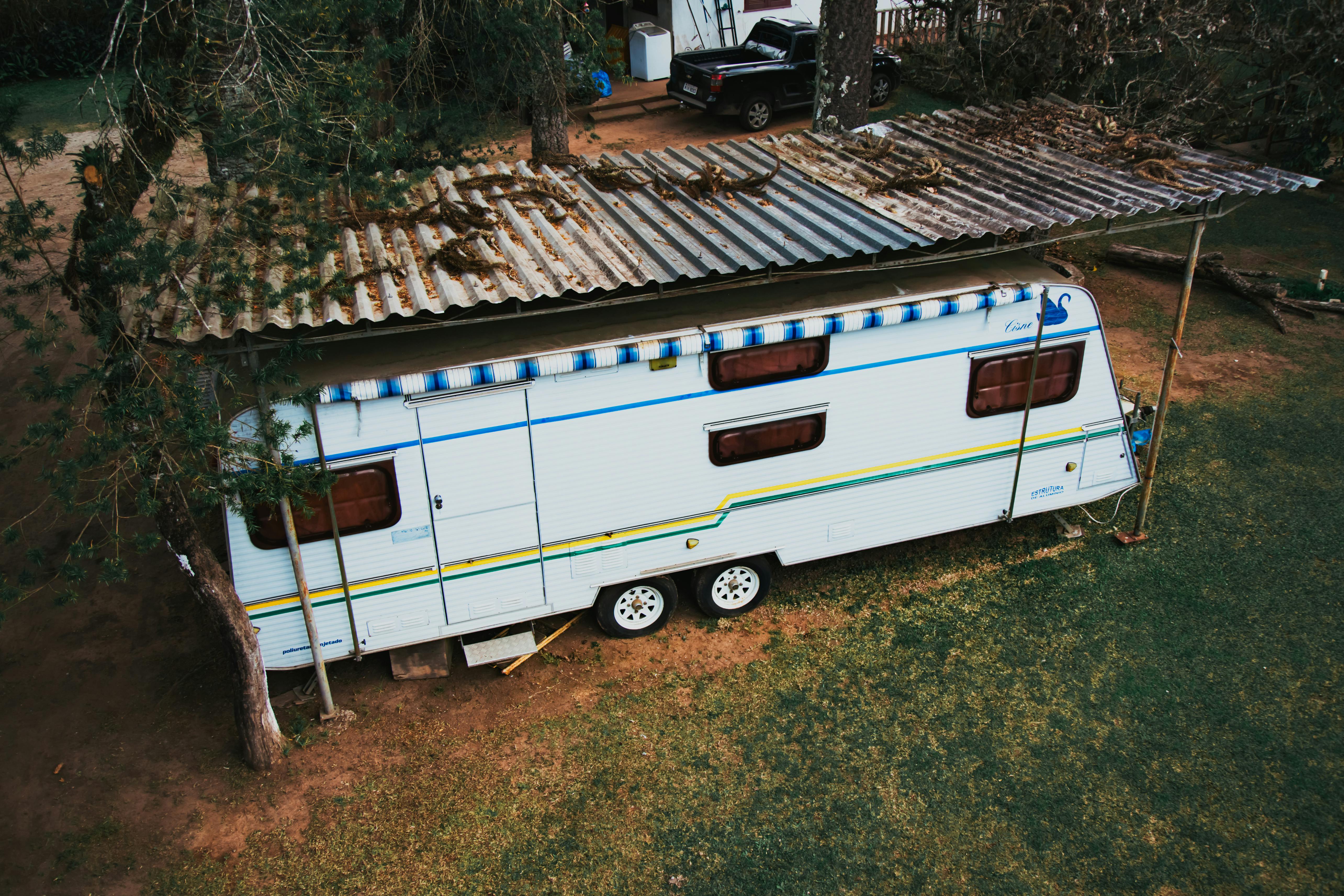A view of a makeshift roof for a trailer | Source: Pexels