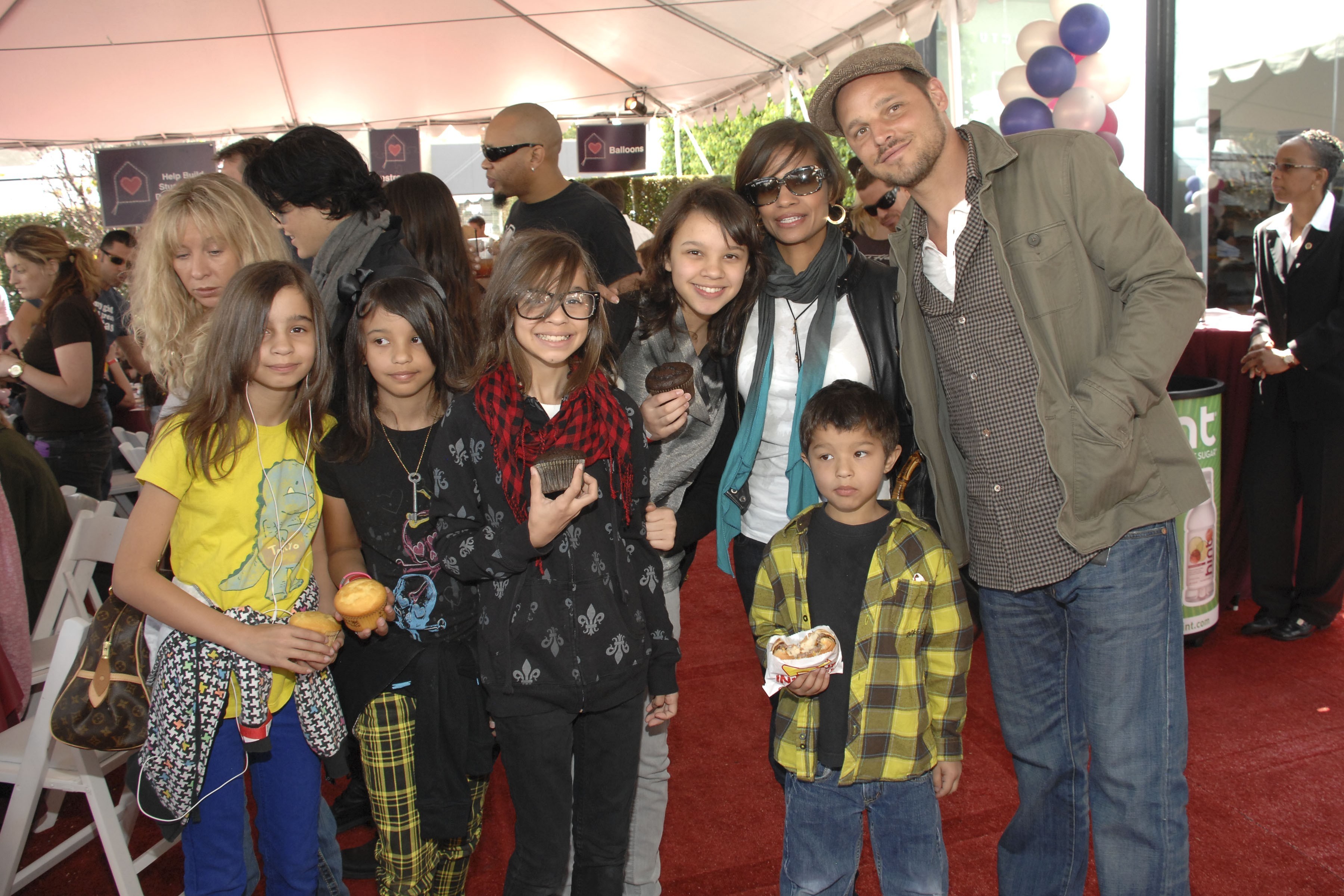 (L-R) Maya Chambers, Kaila Chambers, Eva Chambers, Isabella Chambers, Keisha Chambers, Jackson Chambers and Justin Chambers attend the 7th ANNUAL STUART HOUSE BENEFIT at John Varvatos, on March 8, 2009 in Los Angeles, California. | Source: Getty Images