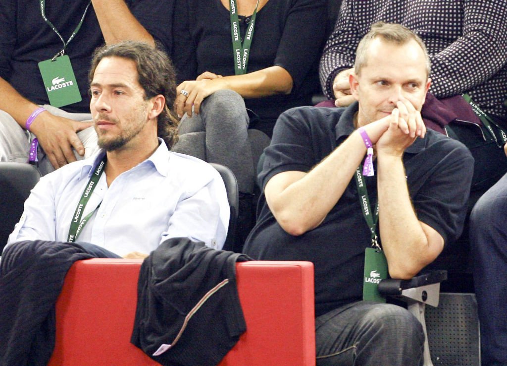 Miguel Bosé y Nacho Palau en la Caja Mágica el 18 de octubre de 2008 en Madrid. | Foto: Getty Images. Miguel Bosé y Nacho Palau en la Caja Mágica el 18 de octubre de 2008 en Madrid. | Foto: Getty Images.
