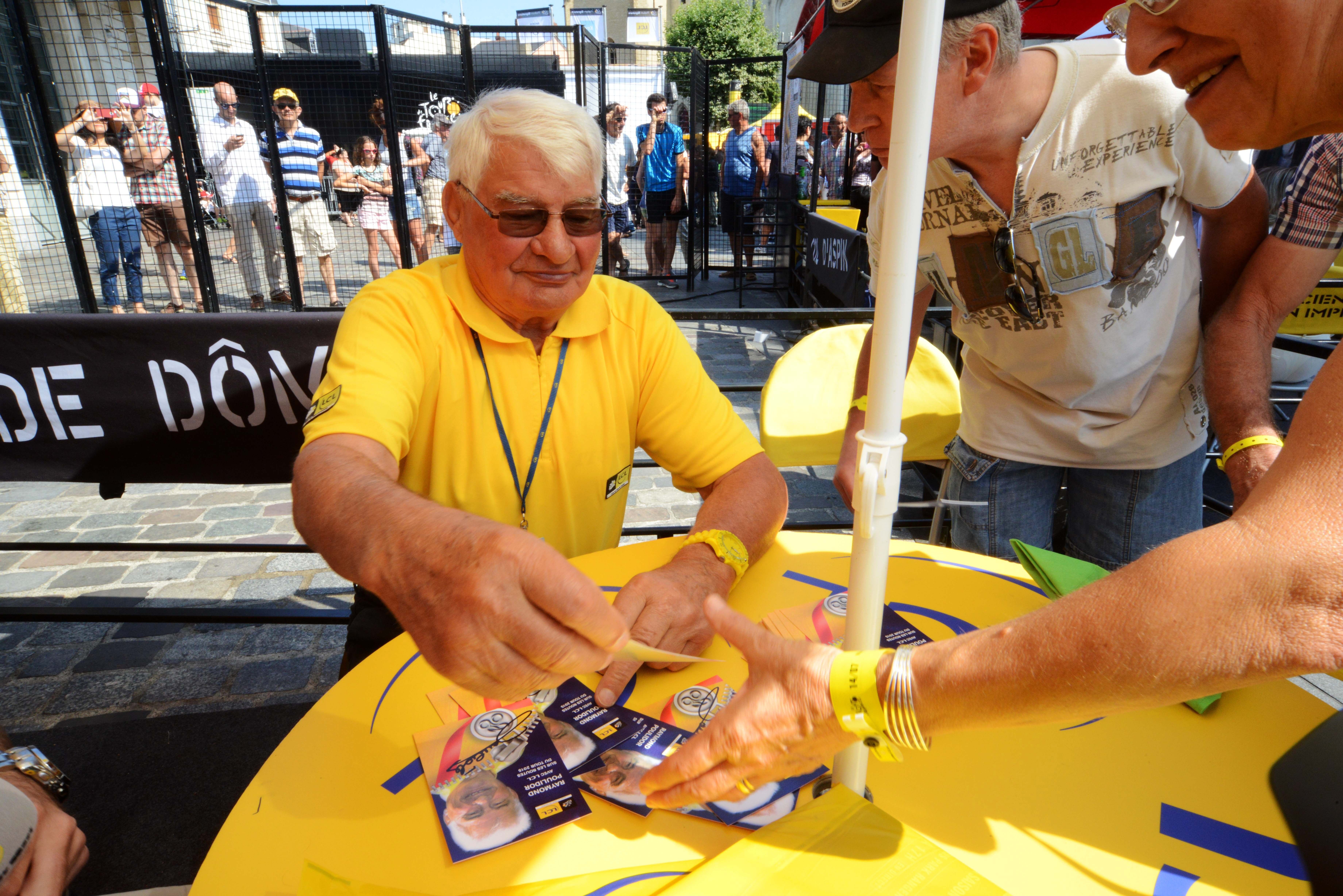 Raymond Poulidor lors de la dixième étape du Tour de France, La Pierre Saint Martin, France. | Photo : Getty Images