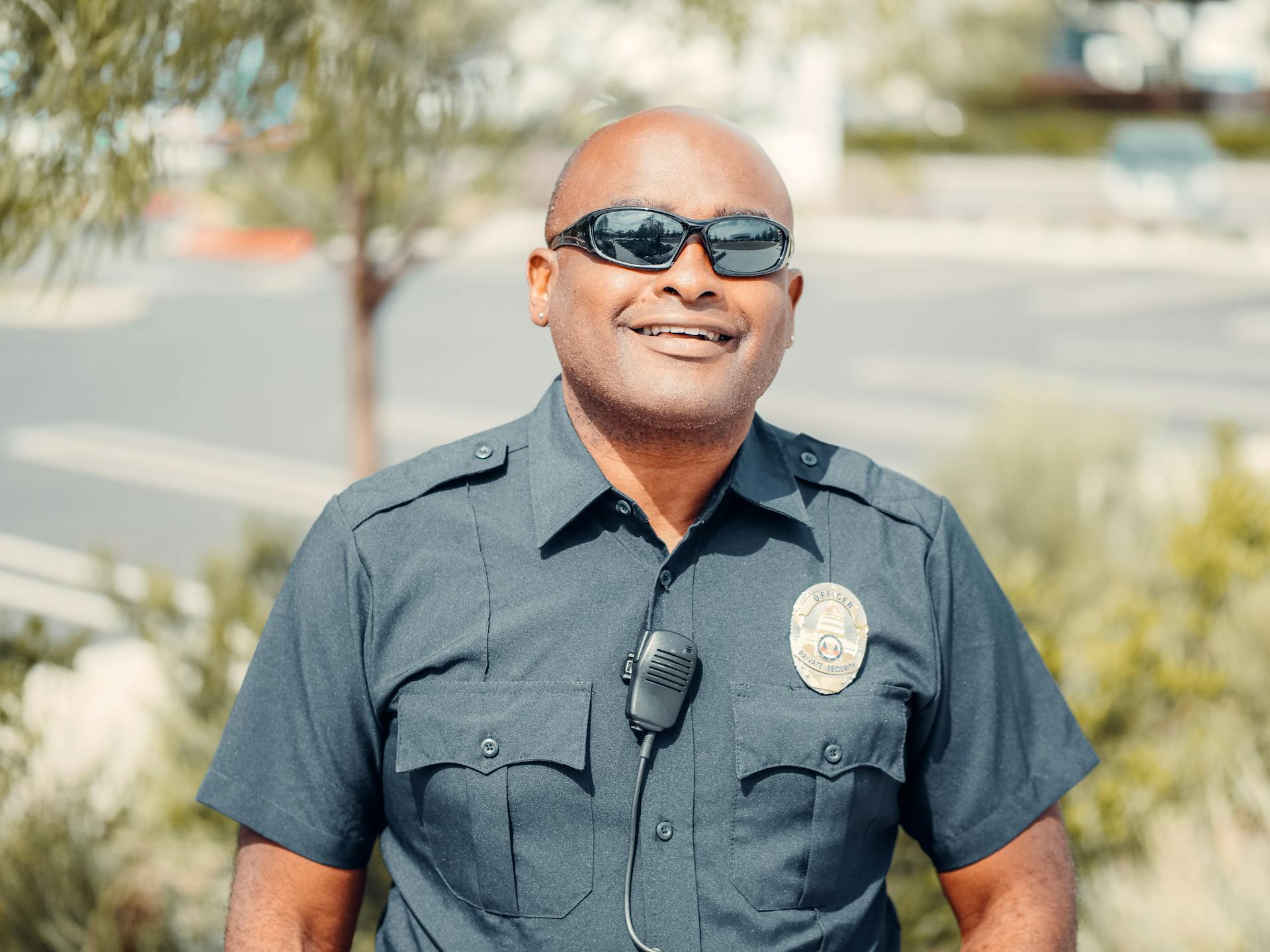 A cop smiling | Source: Pexels