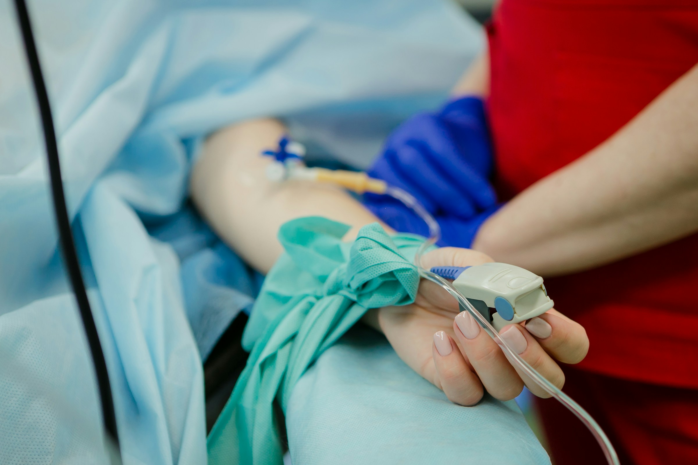 A person with an IV in hospital | Source: Unsplash