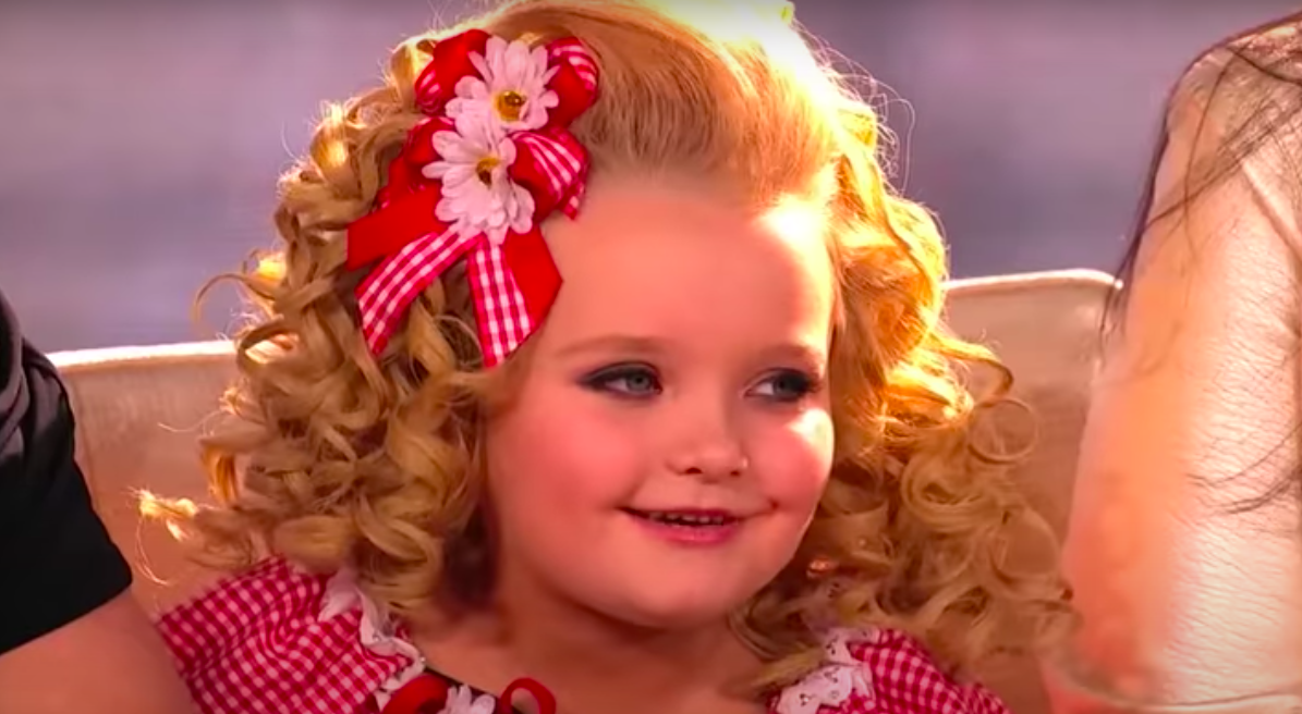A screenshot of Alana 'Honey Boo Boo' Thompson from a YouTube video of an Anderson Cooper interview posted on February 17, 2012 | Source: YouTube.com/Anderson