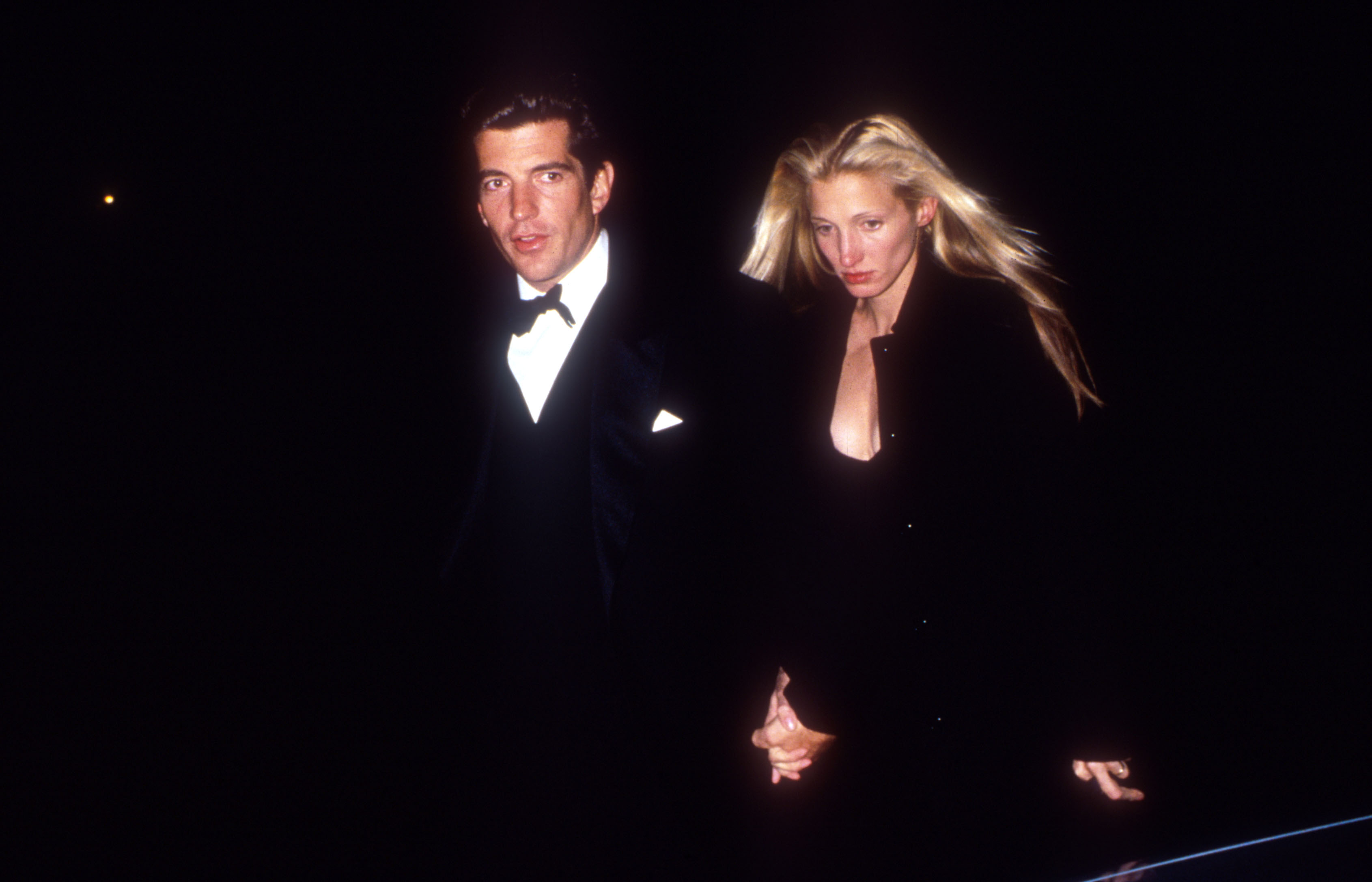 John F. Kennedy Jr. and Caroline Bessette photographed in New York, circa 1996. | Source: Getty Images