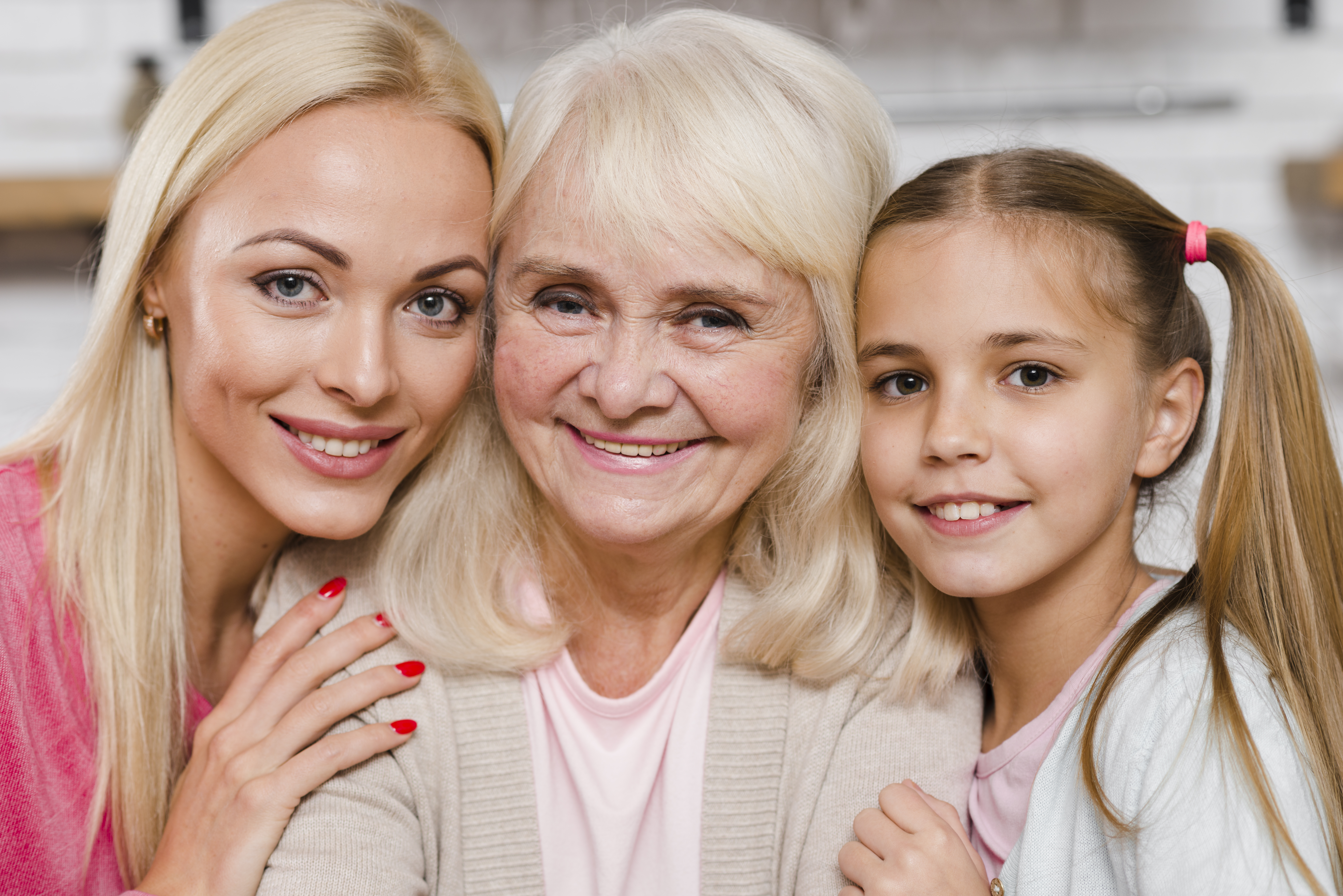 Three generations of happy women | Source: Freepik