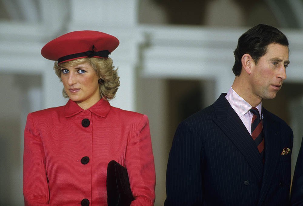La princesa de Gales se encuentra junto a su esposo, Carlos el Príncipe de Gales, durante una función celebrada en su honor el 11 de febrero de 1987. |  Foto: Getty Images